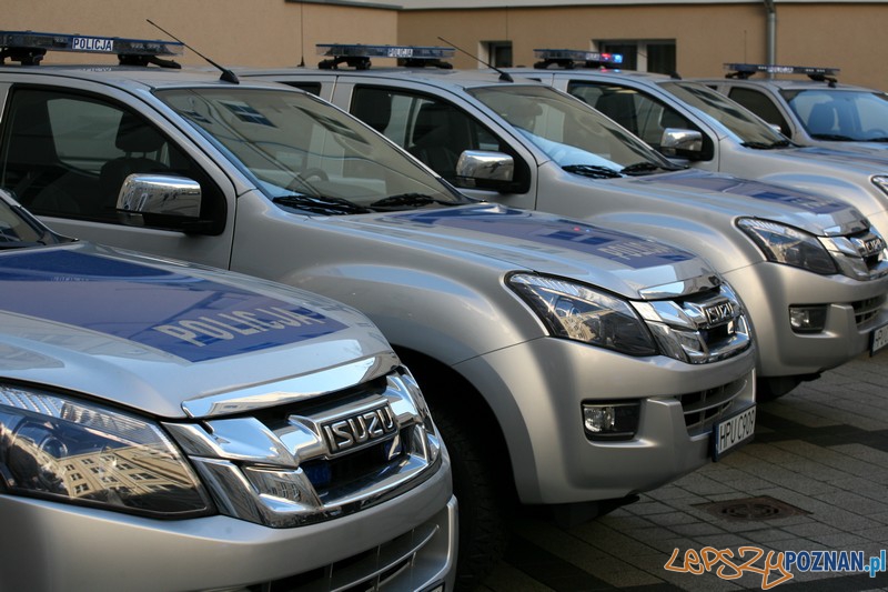Nowe samochody szkiełów już na służbie Foto: KWP w Poznaniu Nowe samochody szkiełów już na służbie Foto: KWP w Poznaniu