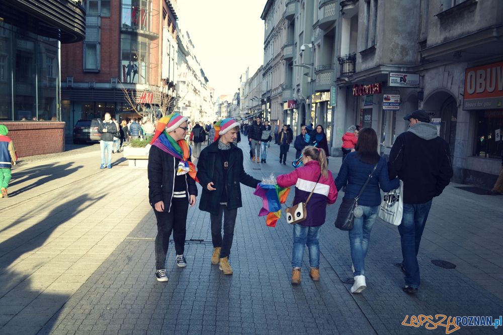 Tęczowych Świąt życzyli aktywiści Grupy Stonewall Foto: materiały prasowe Tęczowych Świąt życzyli aktywiści Grupy Stonewall Foto: materiały prasowe