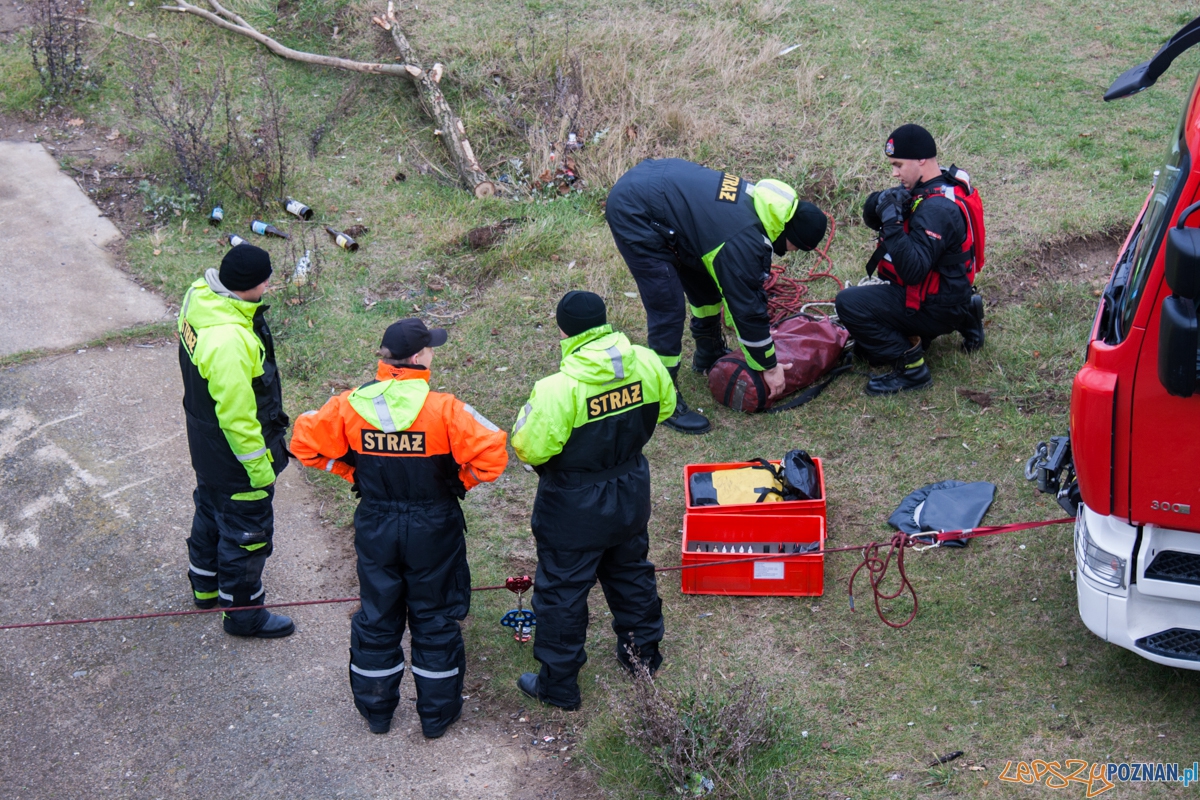 Poszukiwania Ewy Tylman (1.12.2015) Foto: © lepszyPOZNAN.pl / Karolina Kiraga Poszukiwania Ewy Tylman (1.12.2015) Foto: © lepszyPOZNAN.pl / Karolina Kiraga