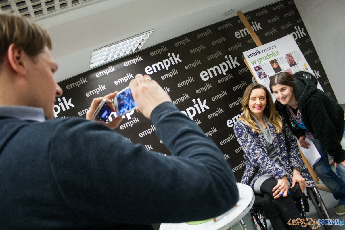Monika Kuszyńska w empiku (14.12.2015) Foto: © lepszyPOZNAN.pl / Karolina Kiraga Monika Kuszyńska w empiku (14.12.2015) Foto: © lepszyPOZNAN.pl / Karolina Kiraga