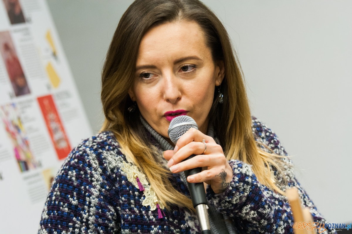 Monika Kuszyńska w empiku (14.12.2015) Foto: © lepszyPOZNAN.pl / Karolina Kiraga Monika Kuszyńska w empiku (14.12.2015) Foto: © lepszyPOZNAN.pl / Karolina Kiraga