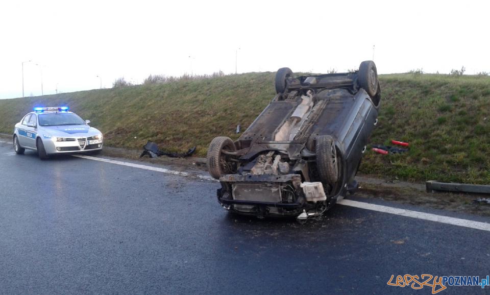 Dachowanie na węźle Krzesiny Foto: mł. kpt. Paweł Zieliński Dachowanie na węźle Krzesiny Foto: mł. kpt. Paweł Zieliński