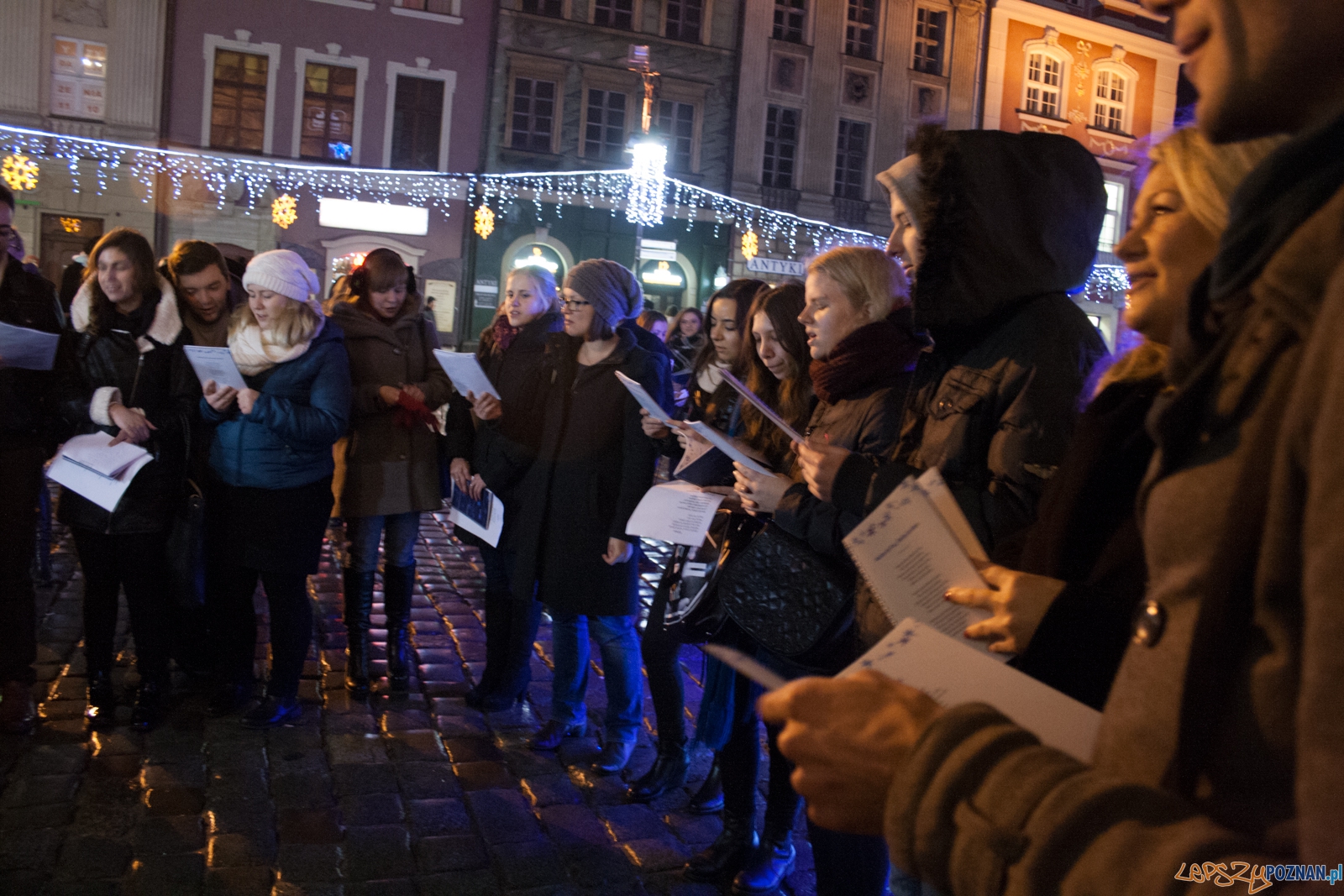 Jedna kolęda w wielu językach - Cicha Noc (17.12.2015) Foto: © lepszyPOZNAN.pl / Karolina Kiraga Jedna kolęda w wielu językach - Cicha Noc (17.12.2015) Foto: © lepszyPOZNAN.pl / Karolina Kiraga