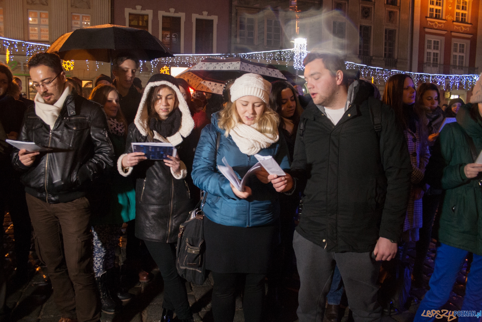 Jedna kolęda w wielu językach - Cicha Noc (17.12.2015) Foto: © lepszyPOZNAN.pl / Karolina Kiraga Jedna kolęda w wielu językach - Cicha Noc (17.12.2015) Foto: © lepszyPOZNAN.pl / Karolina Kiraga