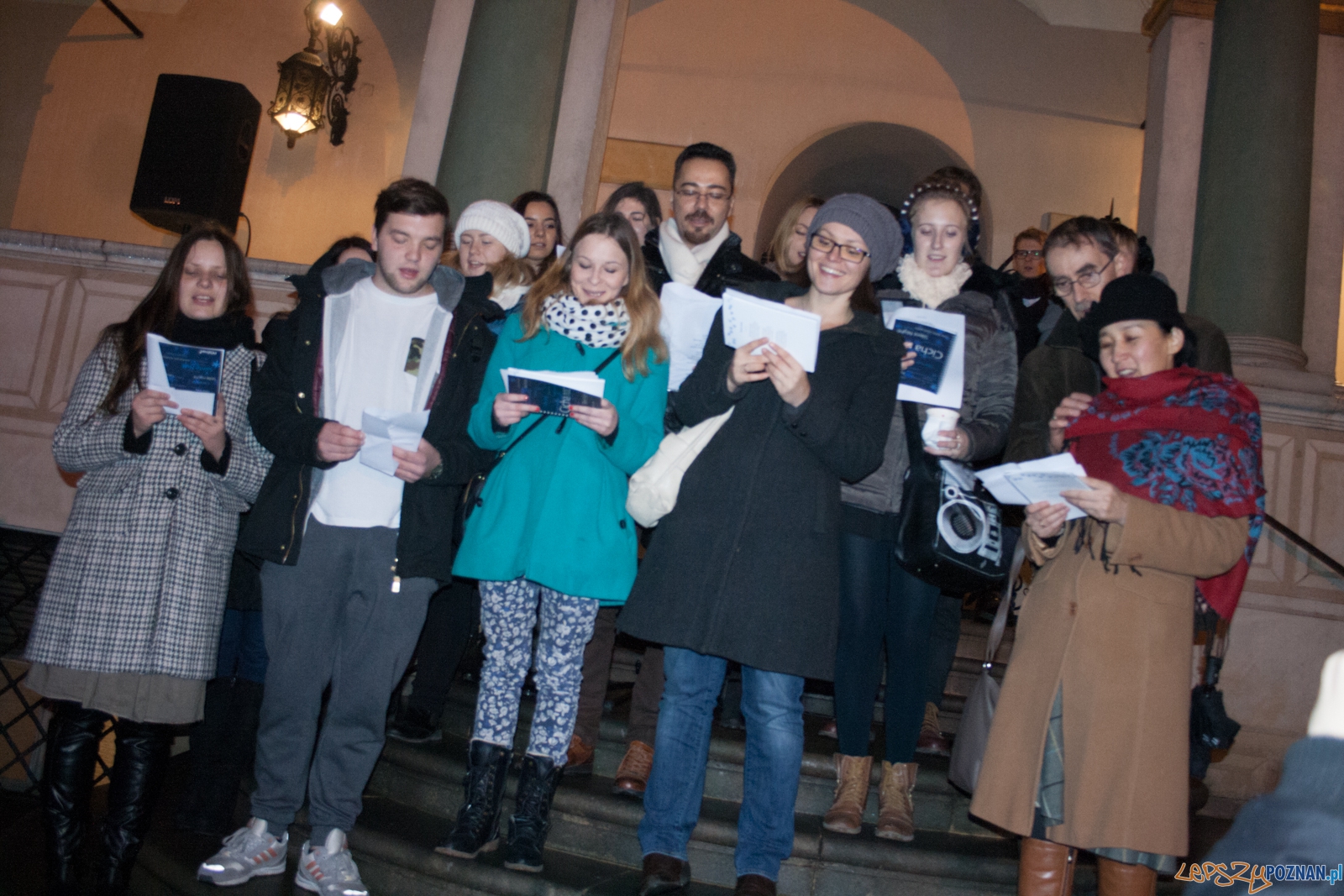 Jedna kolęda w wielu językach - Cicha Noc (17.12.2015) Foto: © lepszyPOZNAN.pl / Karolina Kiraga Jedna kolęda w wielu językach - Cicha Noc (17.12.2015) Foto: © lepszyPOZNAN.pl / Karolina Kiraga