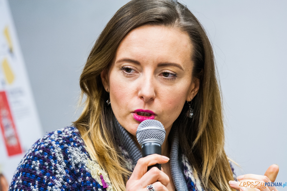 Monika Kuszyńska w empiku (14.12.2015) Foto: © lepszyPOZNAN.pl / Karolina Kiraga Monika Kuszyńska w empiku (14.12.2015) Foto: © lepszyPOZNAN.pl / Karolina Kiraga