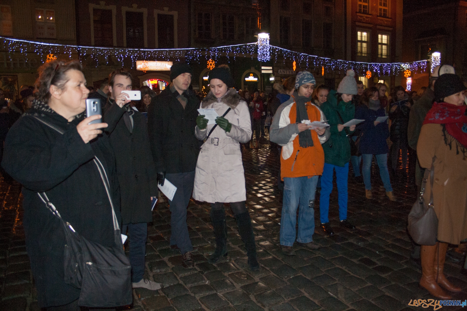 Jedna kolęda w wielu językach - Cicha Noc (17.12.2015) Foto: © lepszyPOZNAN.pl / Karolina Kiraga Jedna kolęda w wielu językach - Cicha Noc (17.12.2015) Foto: © lepszyPOZNAN.pl / Karolina Kiraga