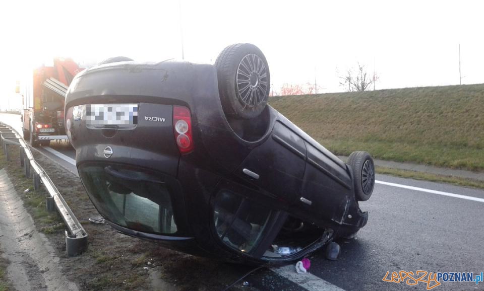 Dachowanie na węźle Krzesiny Foto: mł. kpt. Paweł Zieliński Dachowanie na węźle Krzesiny Foto: mł. kpt. Paweł Zieliński