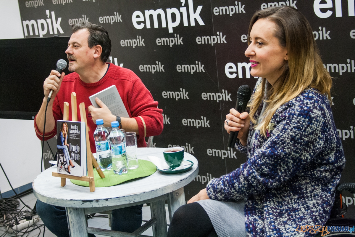 Monika Kuszyńska w empiku (14.12.2015) Foto: © lepszyPOZNAN.pl / Karolina Kiraga Monika Kuszyńska w empiku (14.12.2015) Foto: © lepszyPOZNAN.pl / Karolina Kiraga