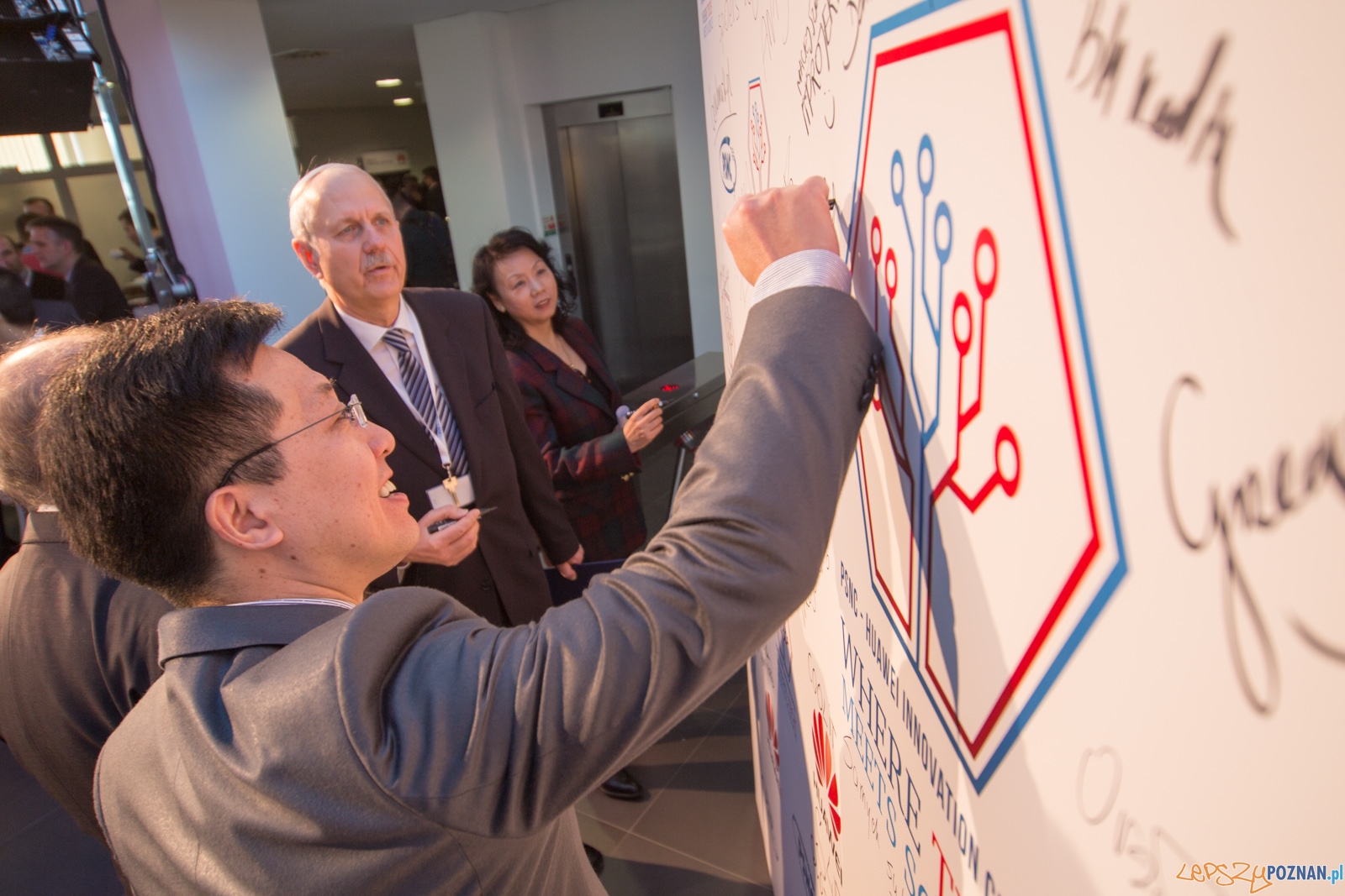 Centrum Innowacji PCSS - Huawei Foto: lepszyPOZNAN.pl / Piotr Rychter Centrum Innowacji PCSS - Huawei Foto: lepszyPOZNAN.pl / Piotr Rychter