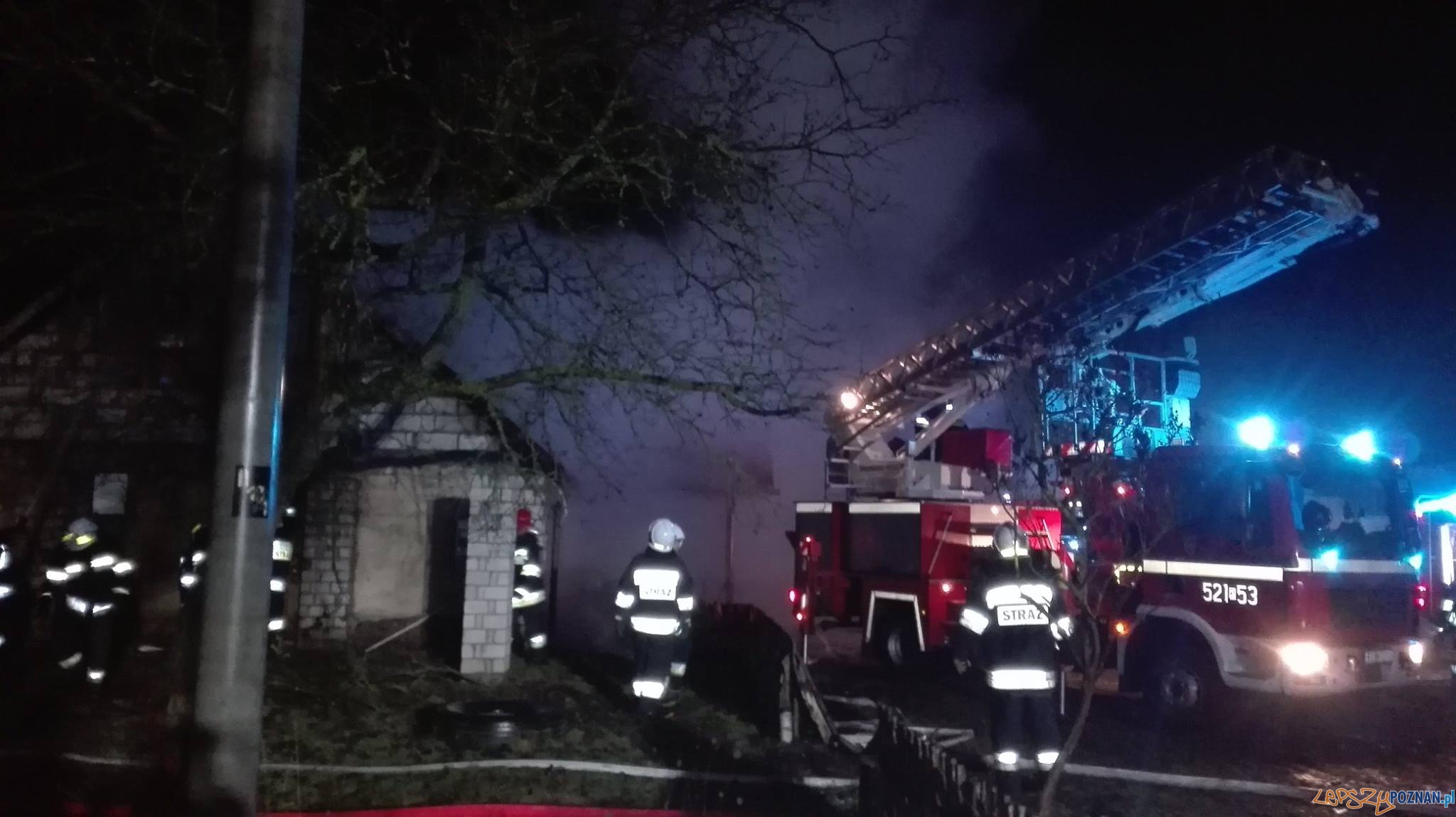 Poranny pożar domu Foto: OSP Skoki / T. Przykucki, K. Wontroba Poranny pożar domu Foto: OSP Skoki / T. Przykucki, K. Wontroba