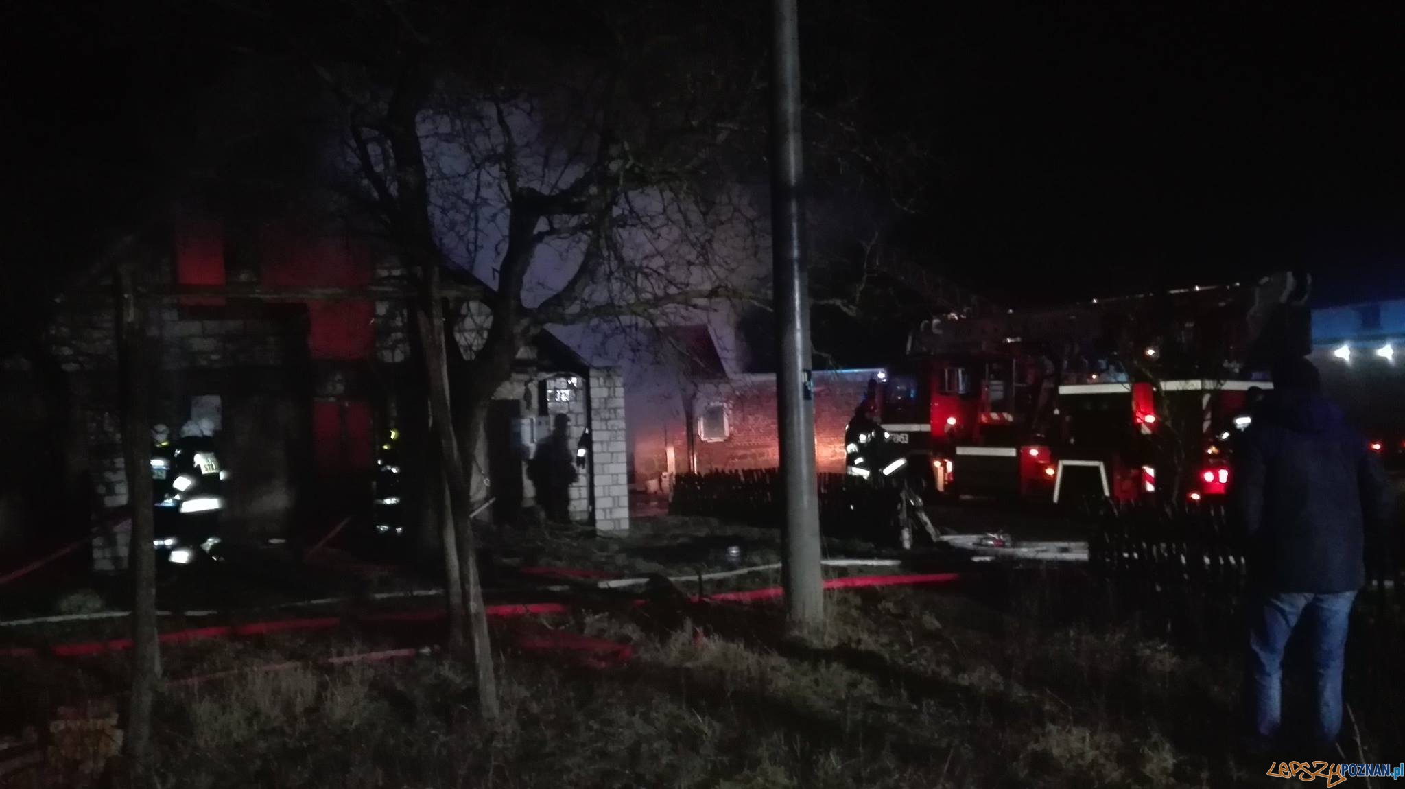 Poranny pożar domu Foto: OSP Skoki / T. Przykucki, K. Wontroba Poranny pożar domu Foto: OSP Skoki / T. Przykucki, K. Wontroba