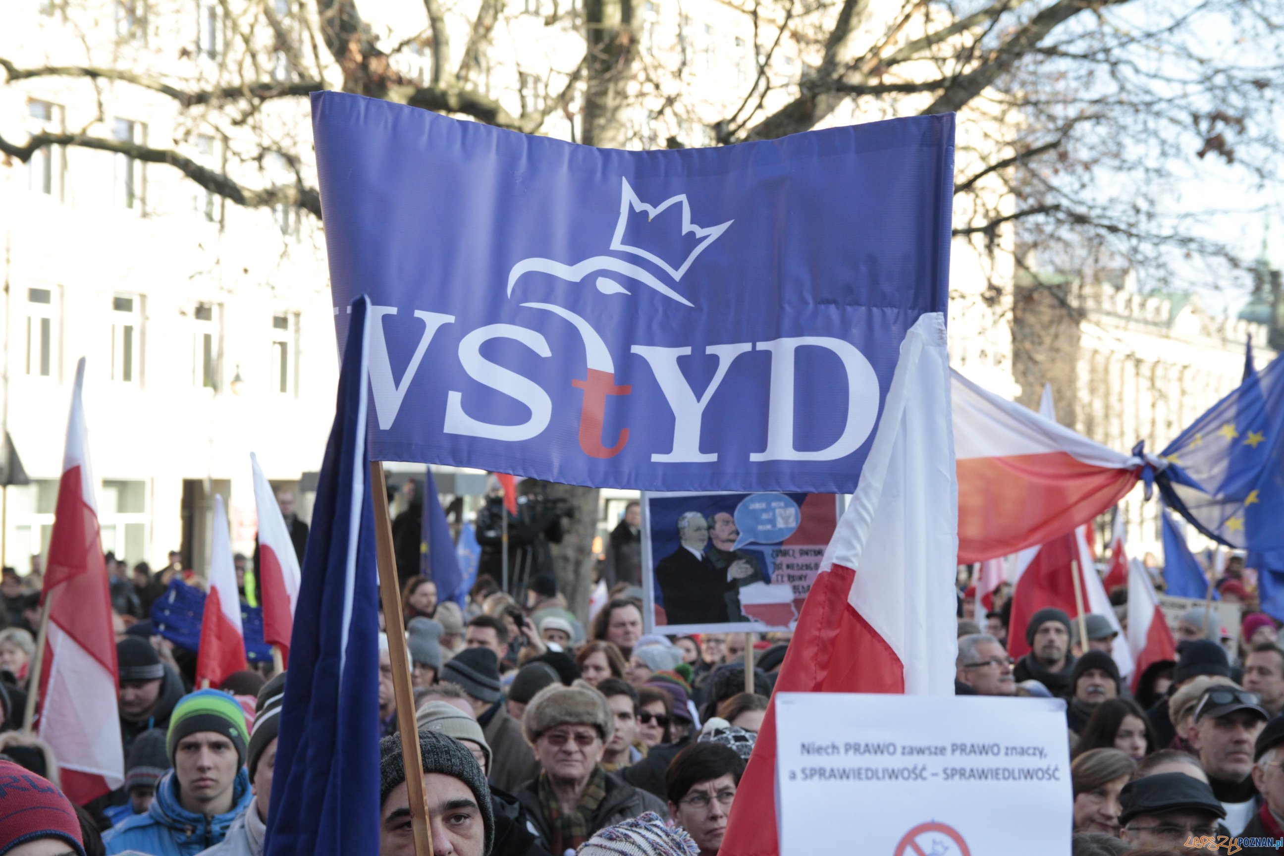 Szybka migawka - protest w obronie mediów Foto: LepszyPOZNAN.pl / Pawel Rychter Szybka migawka - protest w obronie mediów Foto: LepszyPOZNAN.pl / Pawel Rychter