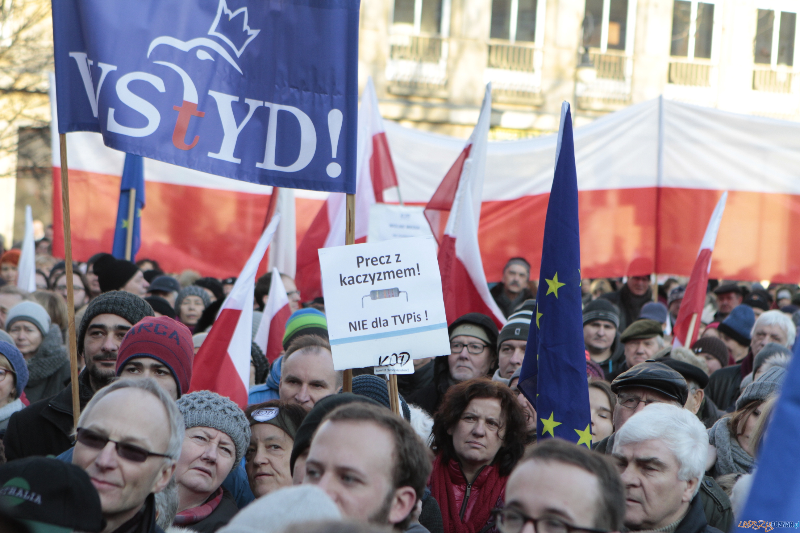Szybka migawka - protest w obronie mediów Foto: LepszyPOZNAN.pl / Pawel Rychter Szybka migawka - protest w obronie mediów Foto: LepszyPOZNAN.pl / Pawel Rychter