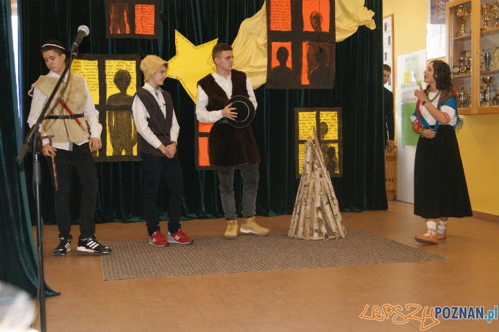 Jasełka Do naszych serc Foto: Gimnazjum w Dopiewie Jasełka Do naszych serc Foto: Gimnazjum w Dopiewie