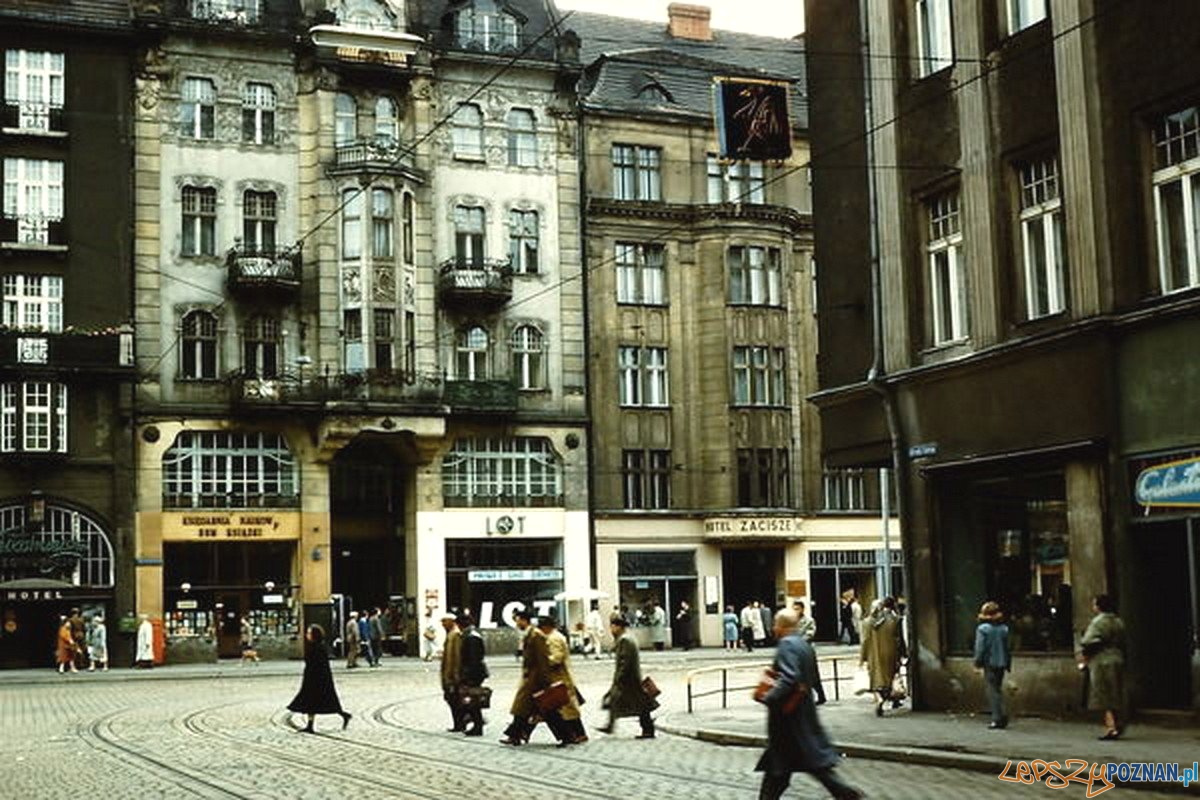 Św. Marcin i Gwarna - lata 60.te - na wprost Hotel Zacisze  Foto: arch 
