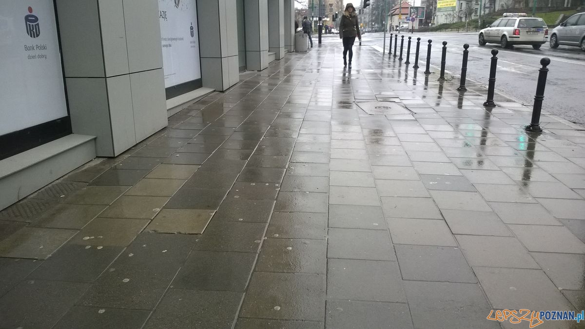 Chodnik Polwiejska (2) Foto: Rada Osiedla Stare Miasto Chodnik Polwiejska (2) Foto: Rada Osiedla Stare Miasto