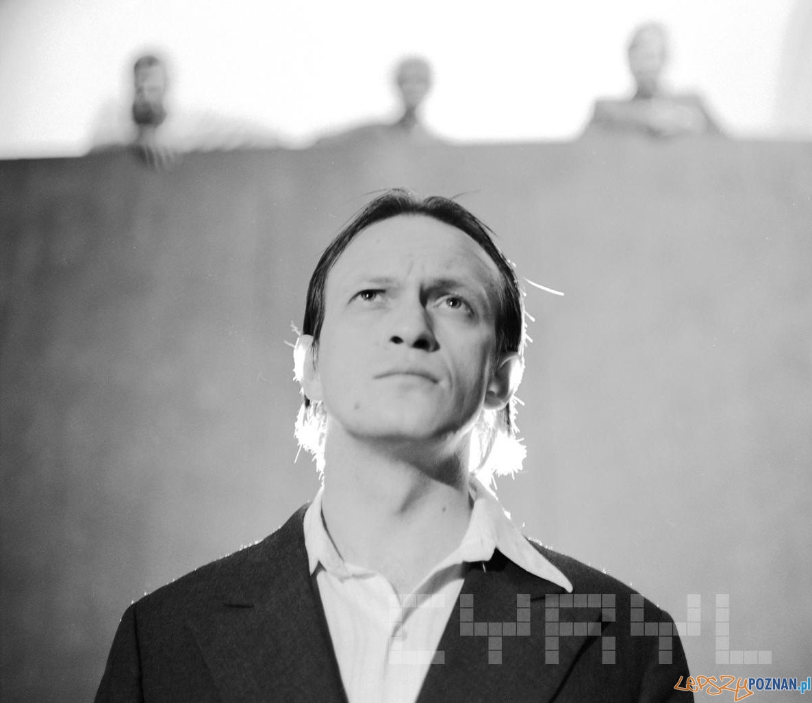 Wiesław Komasa w spektaklu "Oskarżony Czerwiec Pięćdziesiątsześć" Teatr Nowy (1981) Foto: Jacek Kulm / Cyryl Wiesław Komasa w spektaklu "Oskarżony Czerwiec Pięćdziesiątsześć" Teatr Nowy (1981) Foto: Jacek Kulm / Cyryl