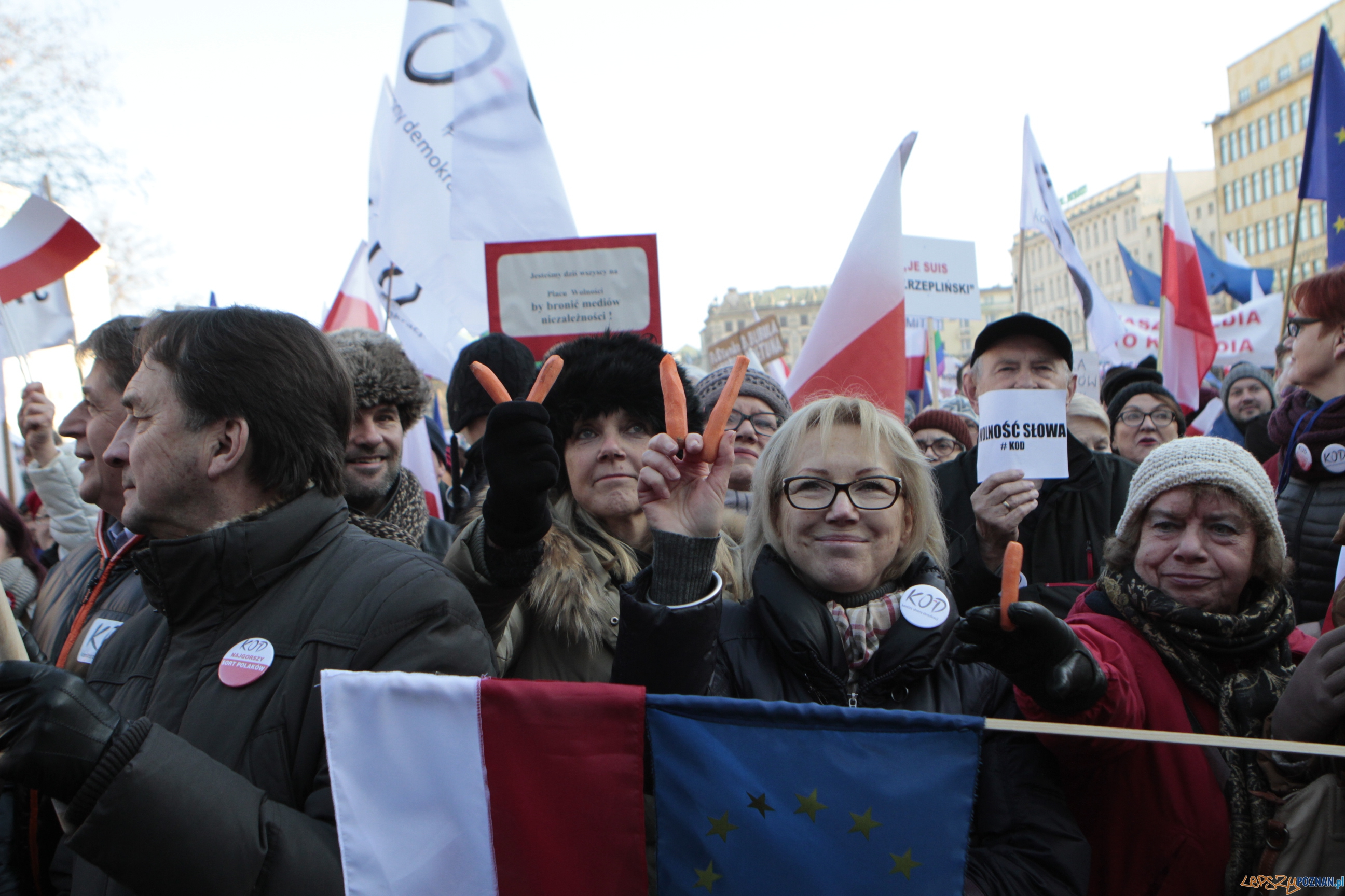 Szybka migawka - protest w obronie mediów Foto: LepszyPOZNAN.pl / Pawel Rychter Szybka migawka - protest w obronie mediów Foto: LepszyPOZNAN.pl / Pawel Rychter