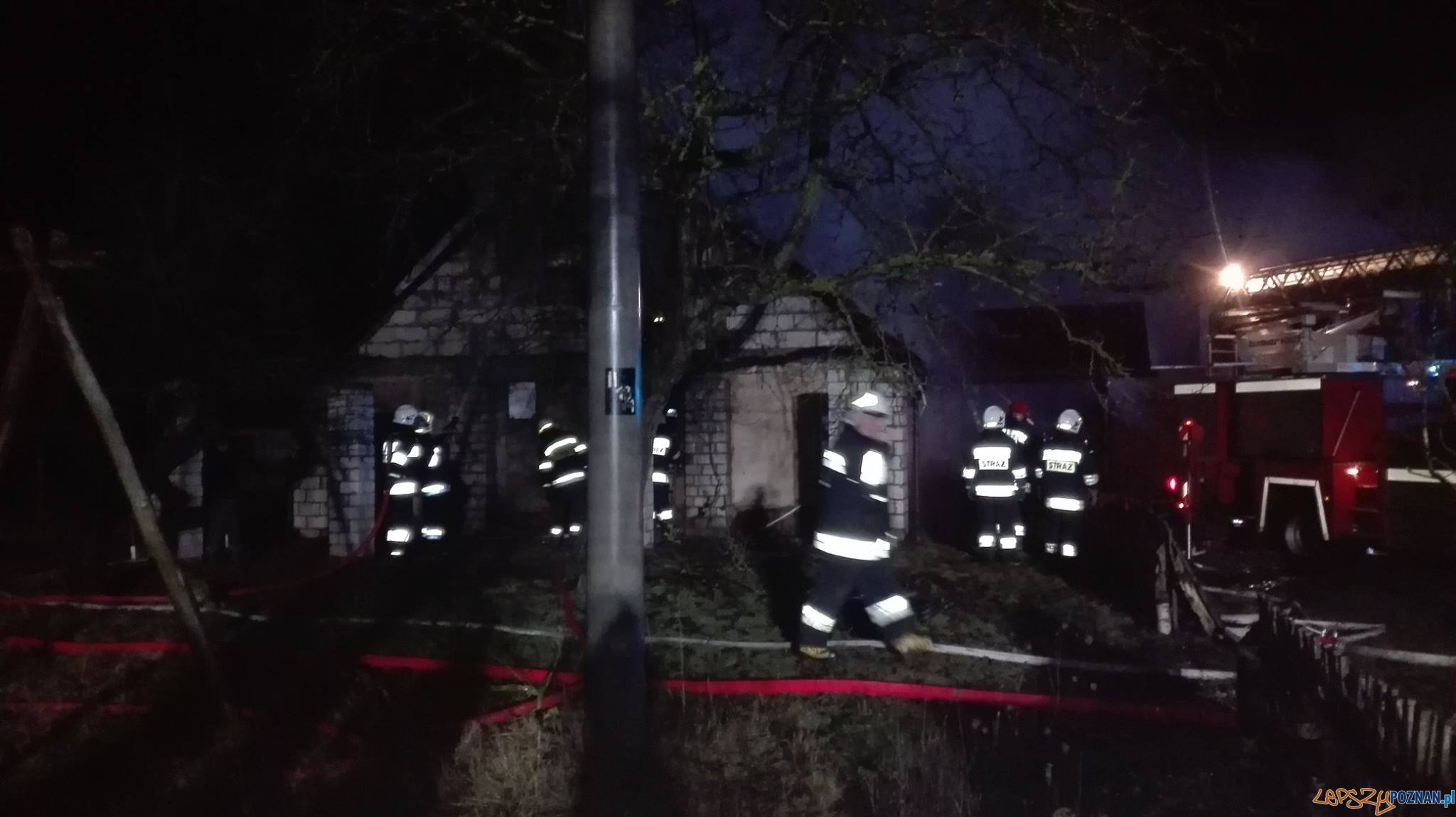 Poranny pożar domu Foto: OSP Skoki / T. Przykucki, K. Wontroba Poranny pożar domu Foto: OSP Skoki / T. Przykucki, K. Wontroba