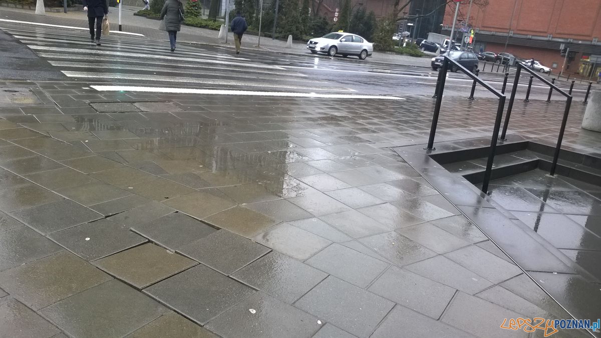 Chodnik Polwiejska (5) Foto: Rada Osiedla Stare Miasto Chodnik Polwiejska (5) Foto: Rada Osiedla Stare Miasto