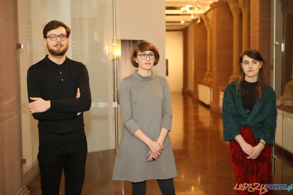 Kuratorzy i artystka - galeria pf Foto: Maciej Kaczyński / CK Zamek Kuratorzy i artystka - galeria pf Foto: Maciej Kaczyński / CK Zamek