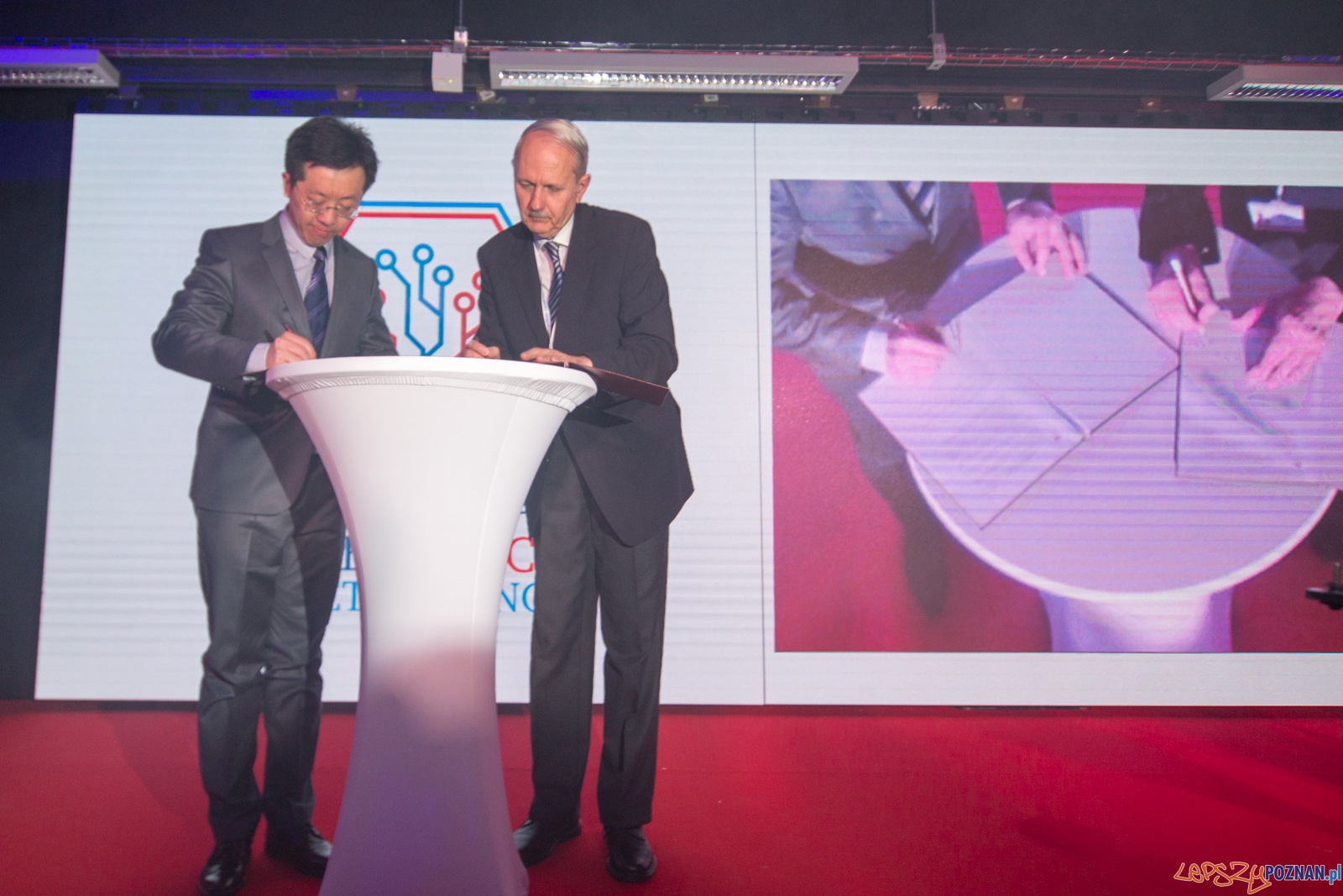 Centrum Innowacji PCSS - Huawei Foto: lepszyPOZNAN.pl / Piotr Rychter Centrum Innowacji PCSS - Huawei Foto: lepszyPOZNAN.pl / Piotr Rychter