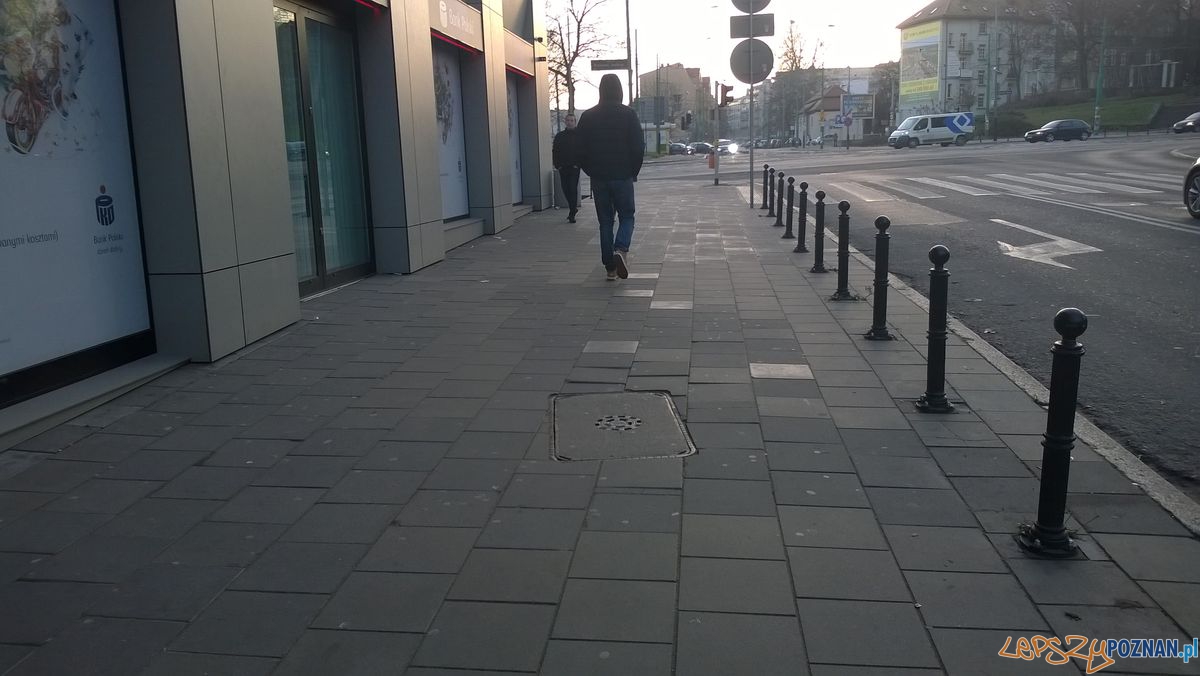 Chodnik Polwiejska (6) Foto: Rada Osiedla Stare Miasto Chodnik Polwiejska (6) Foto: Rada Osiedla Stare Miasto