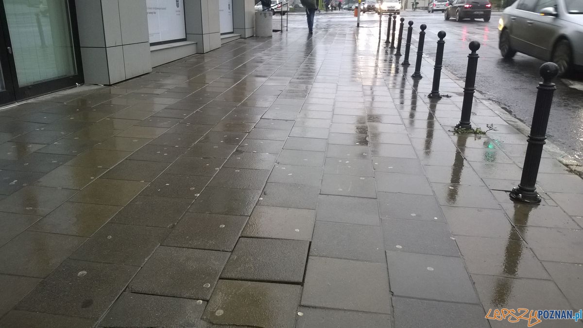 Chodnik Polwiejska (3) Foto: Rada Osiedla Stare Miasto Chodnik Polwiejska (3) Foto: Rada Osiedla Stare Miasto