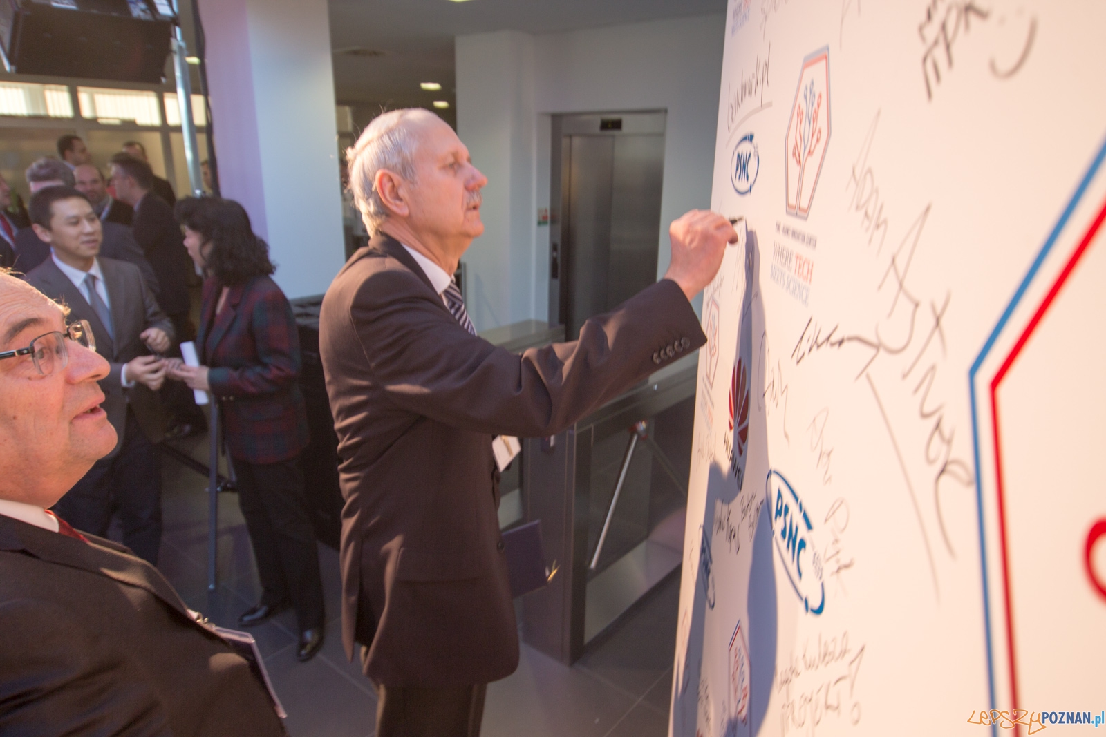 Centrum Innowacji PCSS - Huawei Foto: lepszyPOZNAN.pl / Piotr Rychter Centrum Innowacji PCSS - Huawei Foto: lepszyPOZNAN.pl / Piotr Rychter