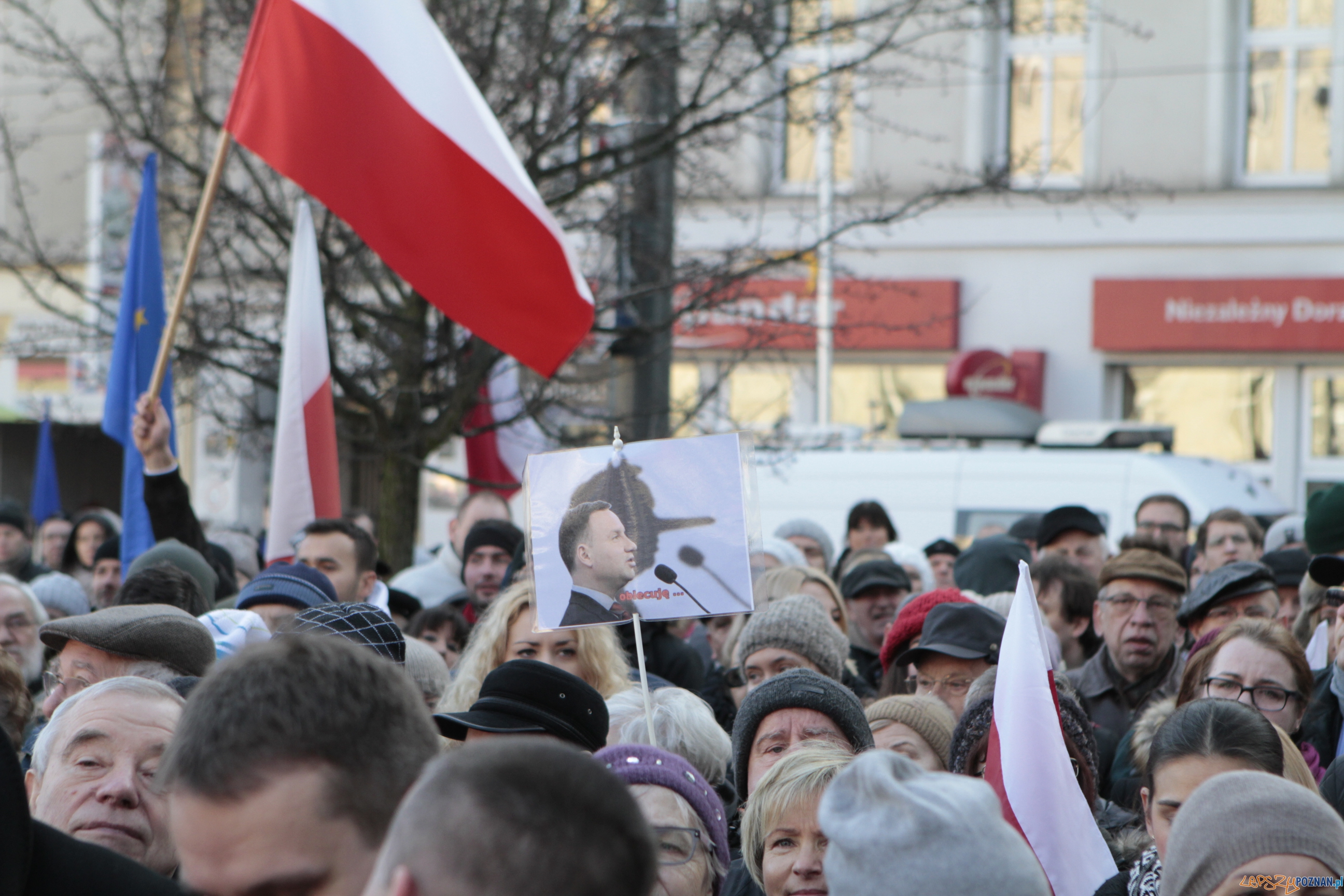 Szybka migawka - protest w obronie mediów Foto: LepszyPOZNAN.pl / Pawel Rychter Szybka migawka - protest w obronie mediów Foto: LepszyPOZNAN.pl / Pawel Rychter