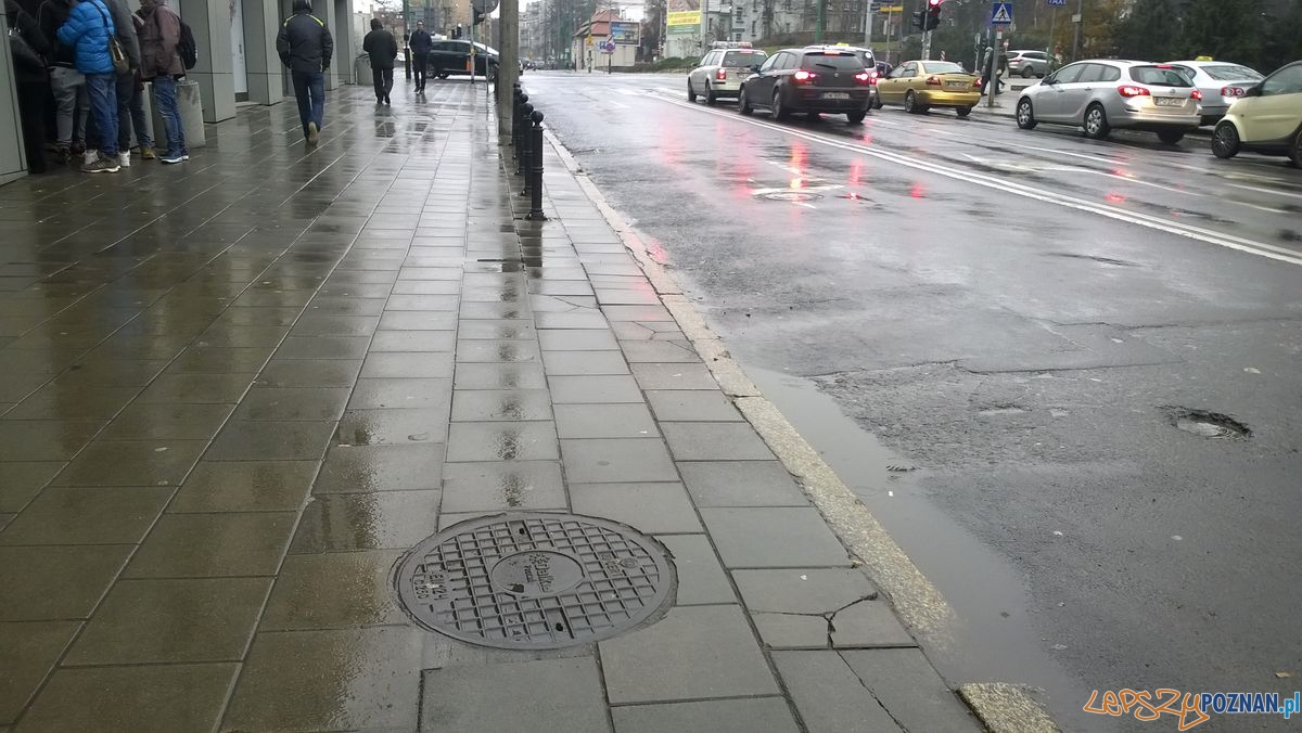 Chodnik Polwiejska (4) Foto: Rada Osiedla Stare Miasto Chodnik Polwiejska (4) Foto: Rada Osiedla Stare Miasto