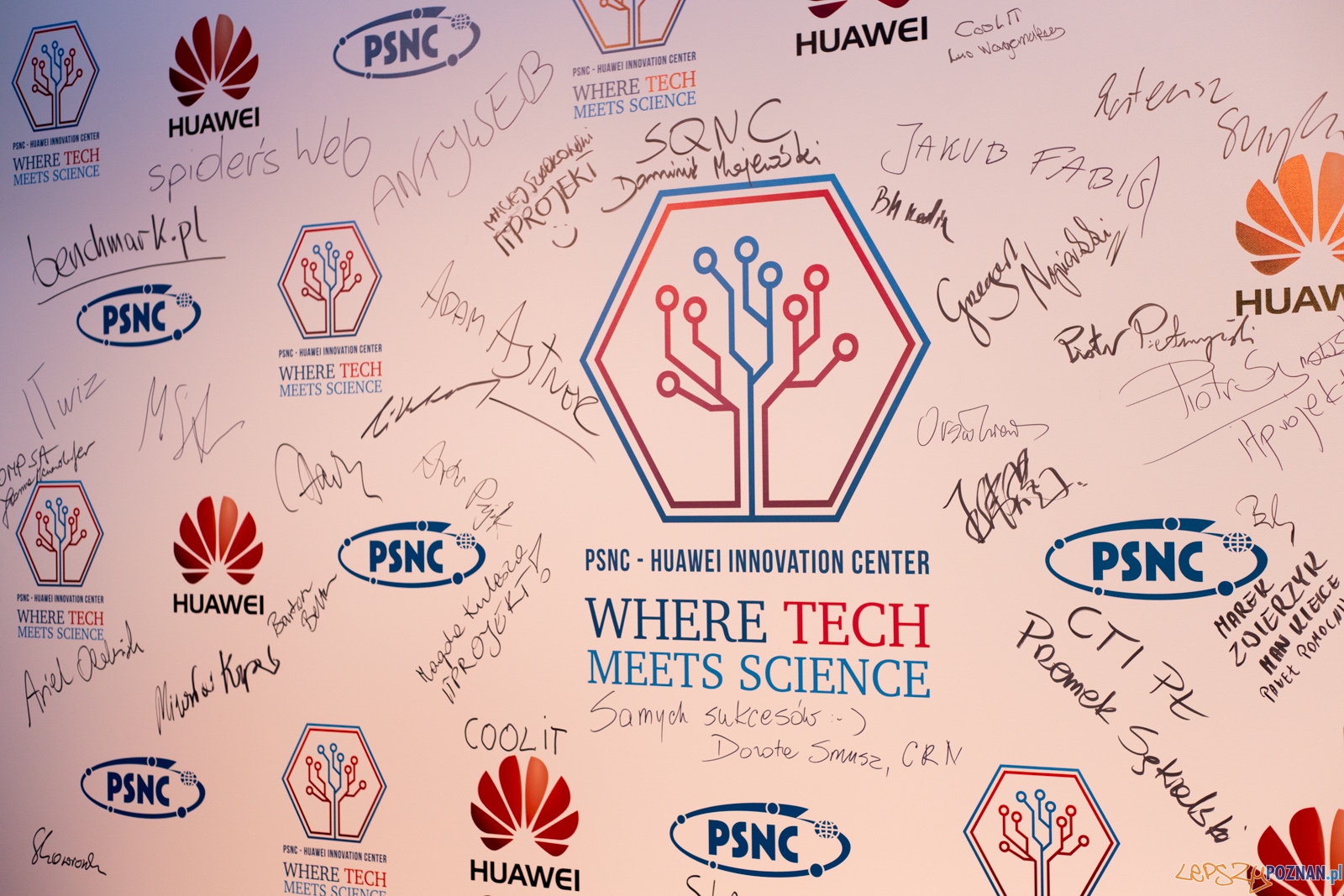 Centrum Innowacji PCSS - Huawei Foto: lepszyPOZNAN.pl / Piotr Rychter Centrum Innowacji PCSS - Huawei Foto: lepszyPOZNAN.pl / Piotr Rychter