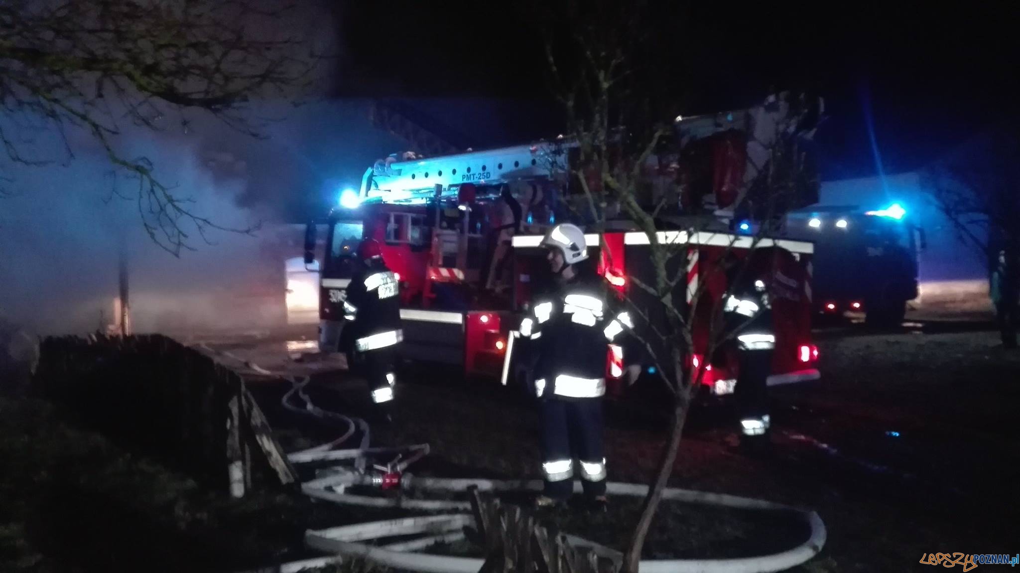 Poranny pożar domu Foto: OSP Skoki / T. Przykucki, K. Wontroba Poranny pożar domu Foto: OSP Skoki / T. Przykucki, K. Wontroba