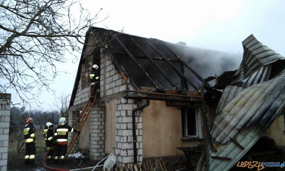 Poranny pożar domu Foto: OSP Skoki / T. Przykucki, K. Wontroba Poranny pożar domu Foto: OSP Skoki / T. Przykucki, K. Wontroba