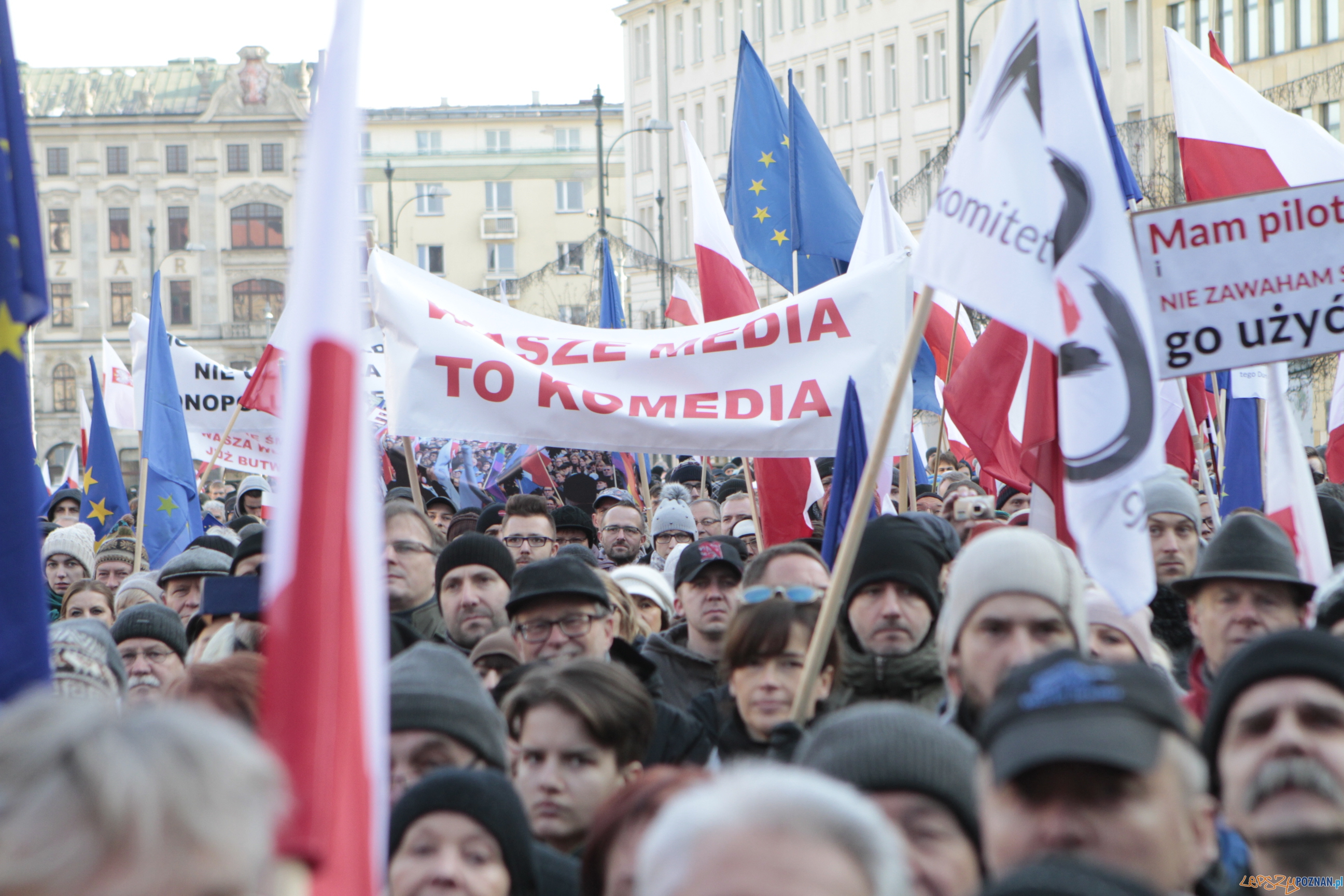 Szybka migawka - protest w obronie mediów Foto: LepszyPOZNAN.pl / Pawel Rychter Szybka migawka - protest w obronie mediów Foto: LepszyPOZNAN.pl / Pawel Rychter