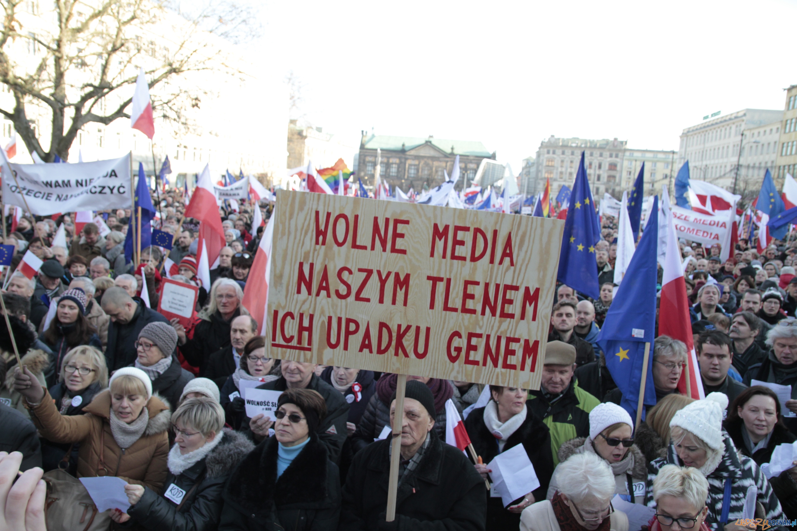 Szybka migawka - protest w obronie mediów Foto: LepszyPOZNAN.pl / Pawel Rychter Szybka migawka - protest w obronie mediów Foto: LepszyPOZNAN.pl / Pawel Rychter
