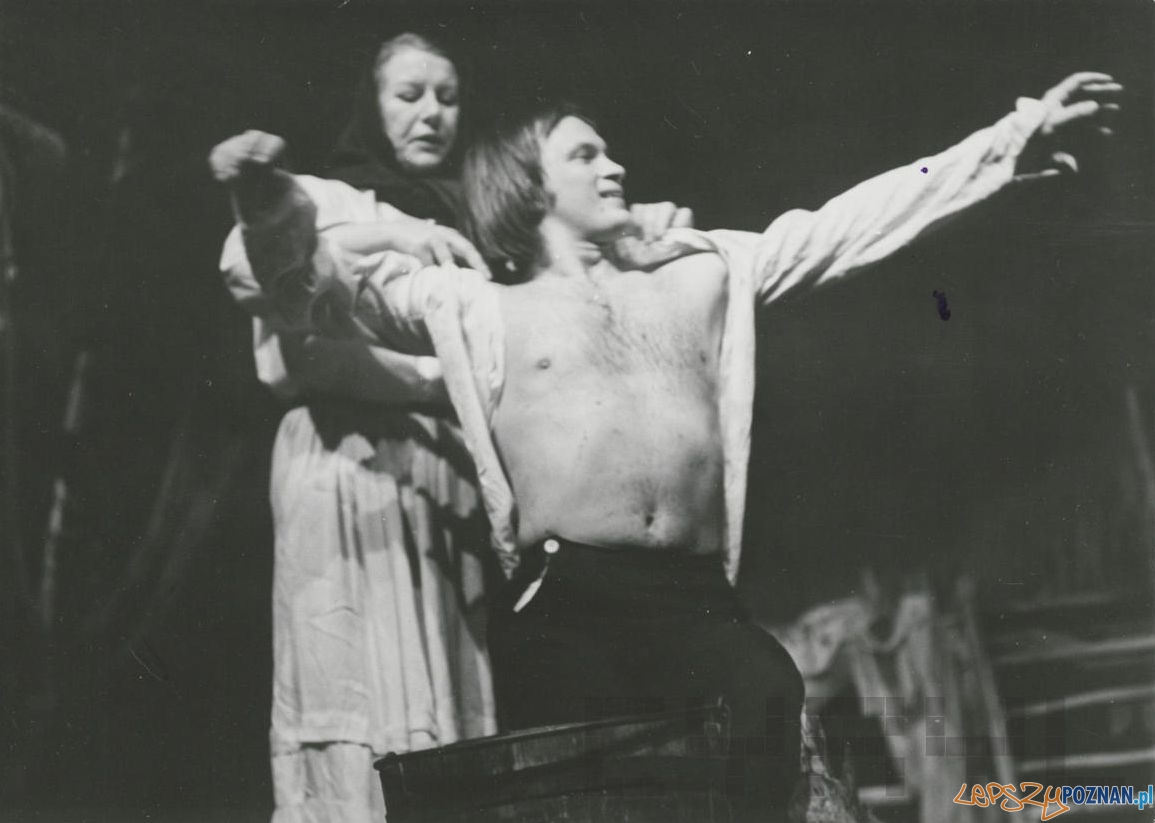 Sława Kwasniewska i Wiesław Komasa w sztuce "A jak katem a jak katem bedziesz" w Teatrze Nowym (1973) Foto: Grażyna Wyszomirska / Biblioteka Raczyńskich / Cyryl Sława Kwasniewska i Wiesław Komasa w sztuce "A jak katem a jak katem bedziesz" w Teatrze Nowym (1973) Foto: Grażyna Wyszomirska / Biblioteka Raczyńskich / Cyryl