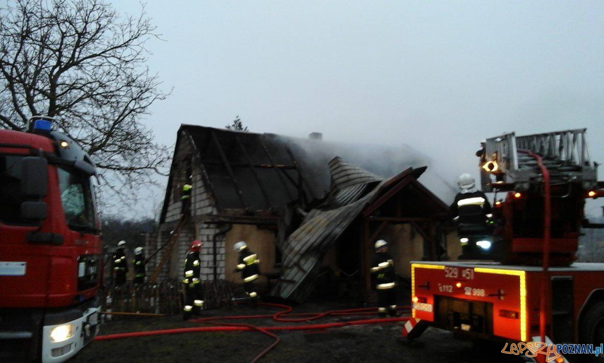 Poranny pożar domu Foto: OSP Skoki / T. Przykucki, K. Wontroba Poranny pożar domu Foto: OSP Skoki / T. Przykucki, K. Wontroba