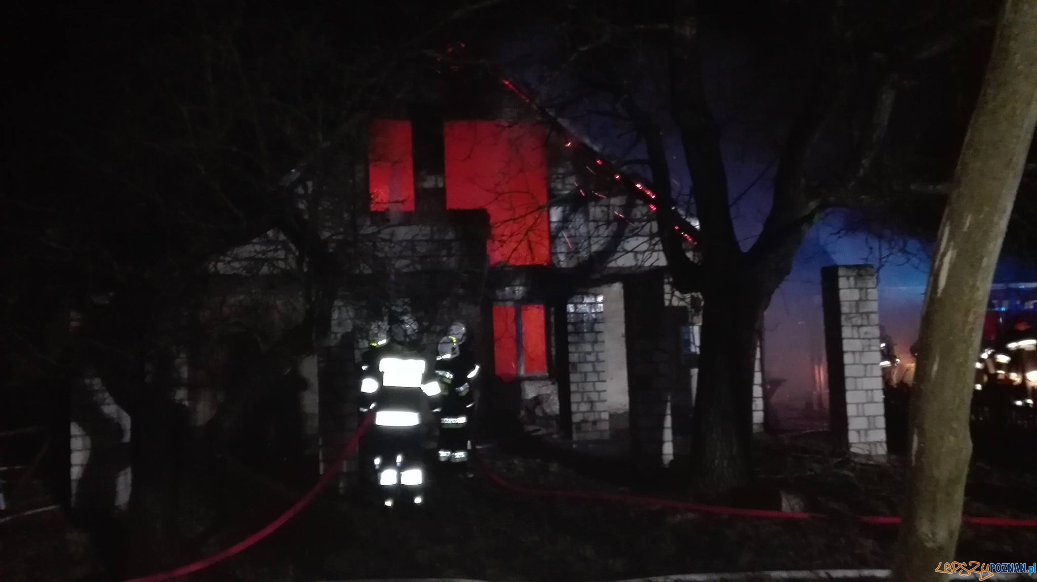 Poranny pożar domu Foto: OSP Skoki / T. Przykucki, K. Wontroba Poranny pożar domu Foto: OSP Skoki / T. Przykucki, K. Wontroba