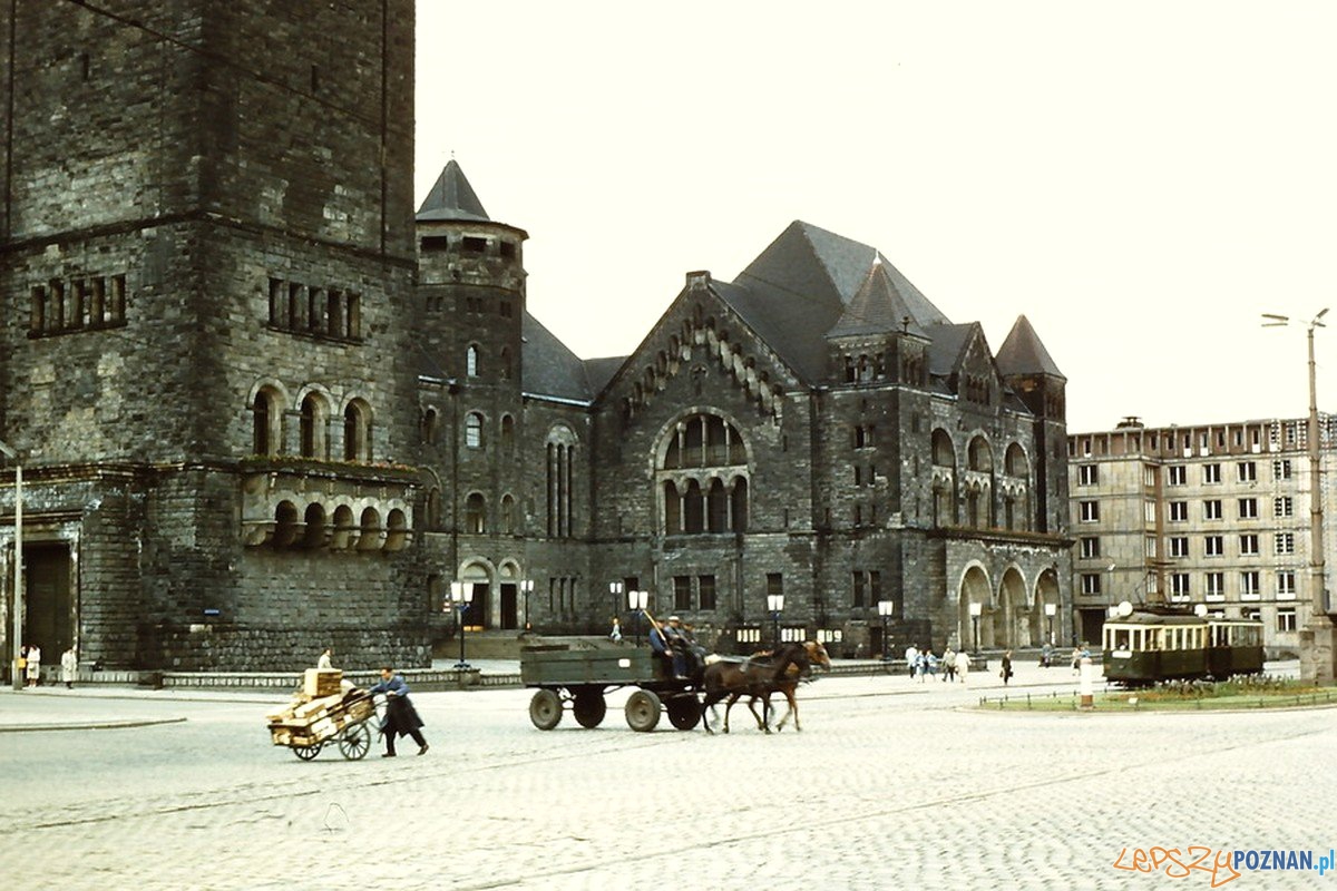 Zamek i Św. Marcin - lata 60.te XX wieku  Foto: CC
