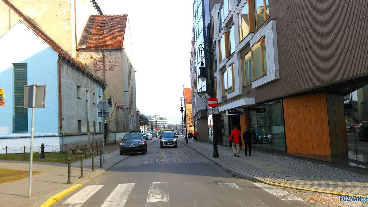 Przy synagodze Foto: Tomasz Dworek Przy synagodze Foto: Tomasz Dworek