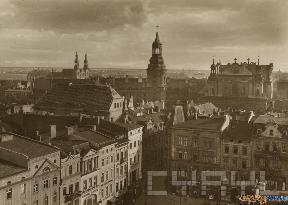 Stary Rynek widok na farę - 1930 r. Foto: Roman Stefan Ulatowski / Cyryl Stary Rynek widok na farę - 1930 r. Foto: Roman Stefan Ulatowski / Cyryl