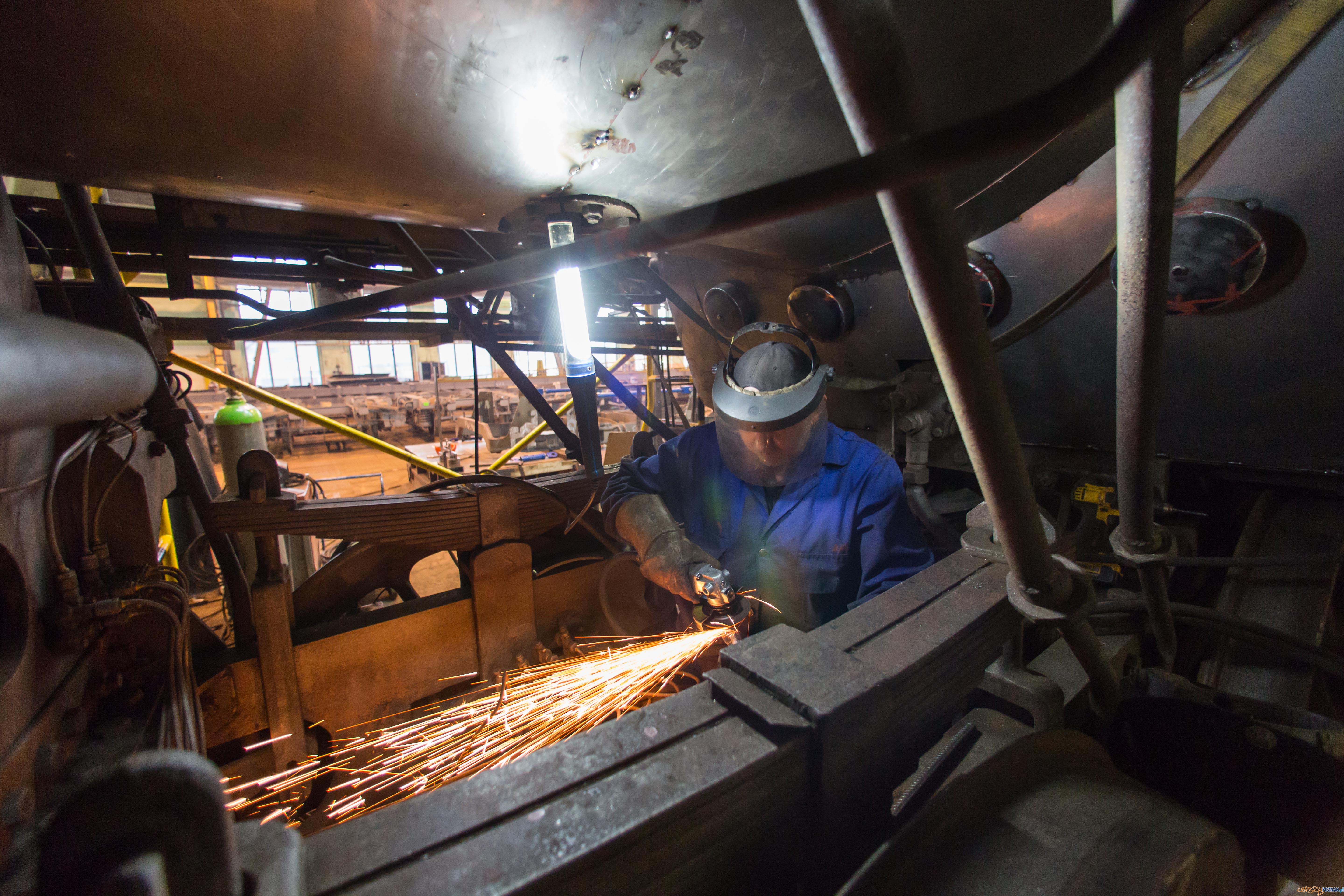 Prace renowacyjne lokomotywy Ty51-183 Foto: Przemysław Szyszka / lechpoznan.pl Prace renowacyjne lokomotywy Ty51-183 Foto: Przemysław Szyszka / lechpoznan.pl