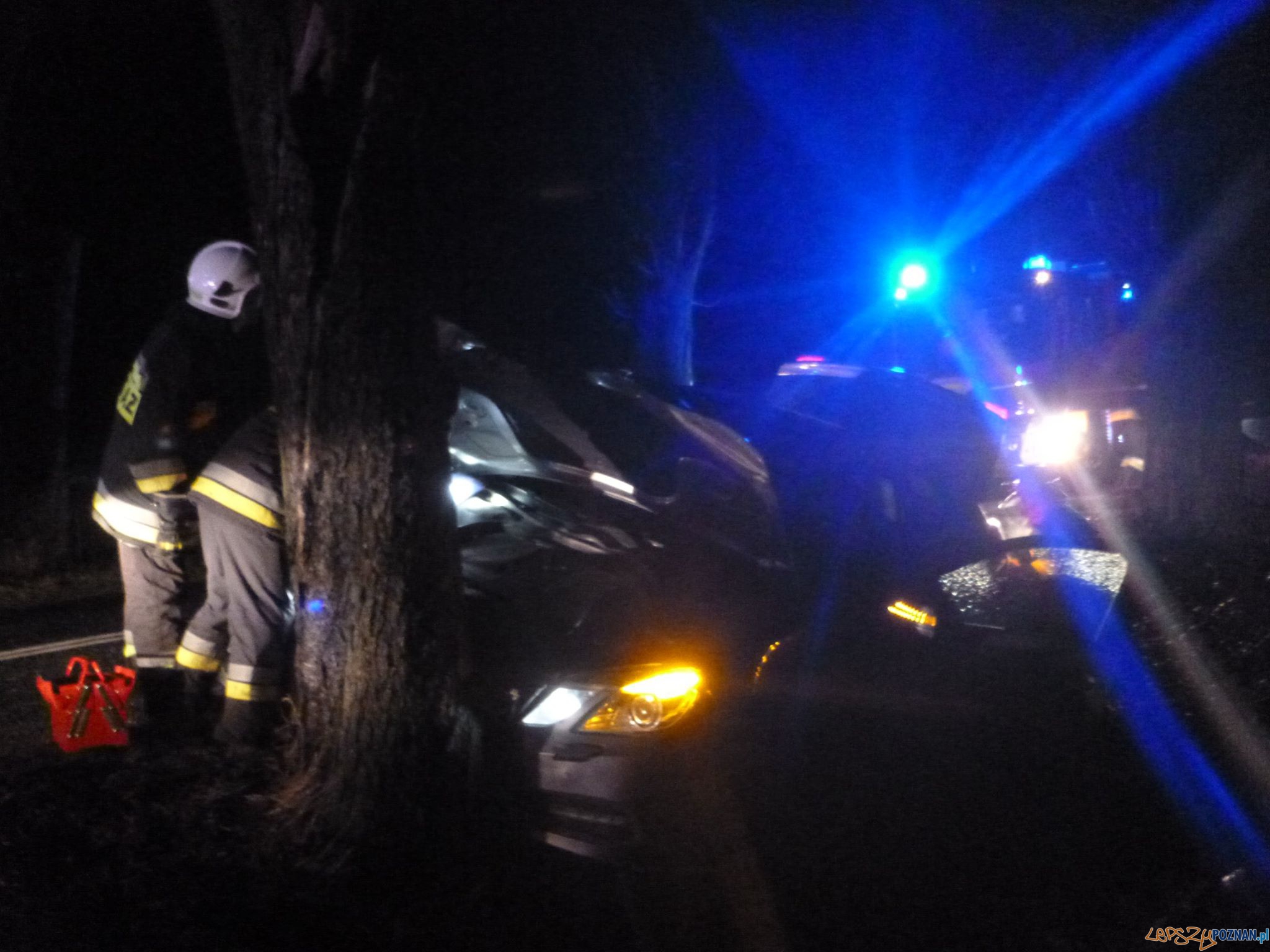 Jazda zakończona na drzewie Foto: OSP Skoki Jazda zakończona na drzewie Foto: OSP Skoki