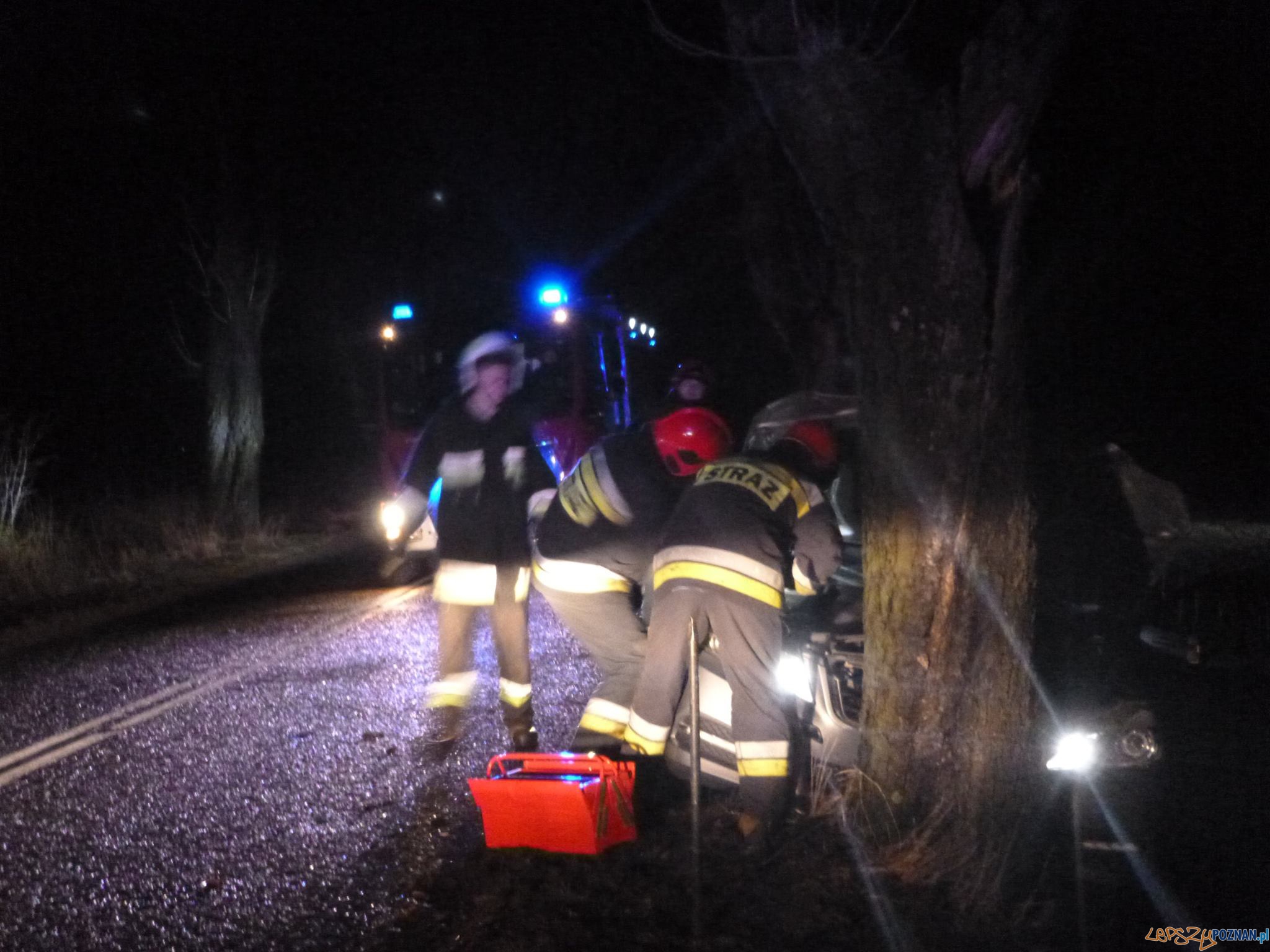 Jazda zakończona na drzewie Foto: OSP Skoki Jazda zakończona na drzewie Foto: OSP Skoki