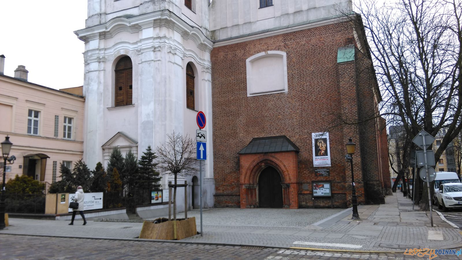 Banery na zabytkowym kościele Jezuitów Foto: Tomasz Dworek Banery na zabytkowym kościele Jezuitów Foto: Tomasz Dworek