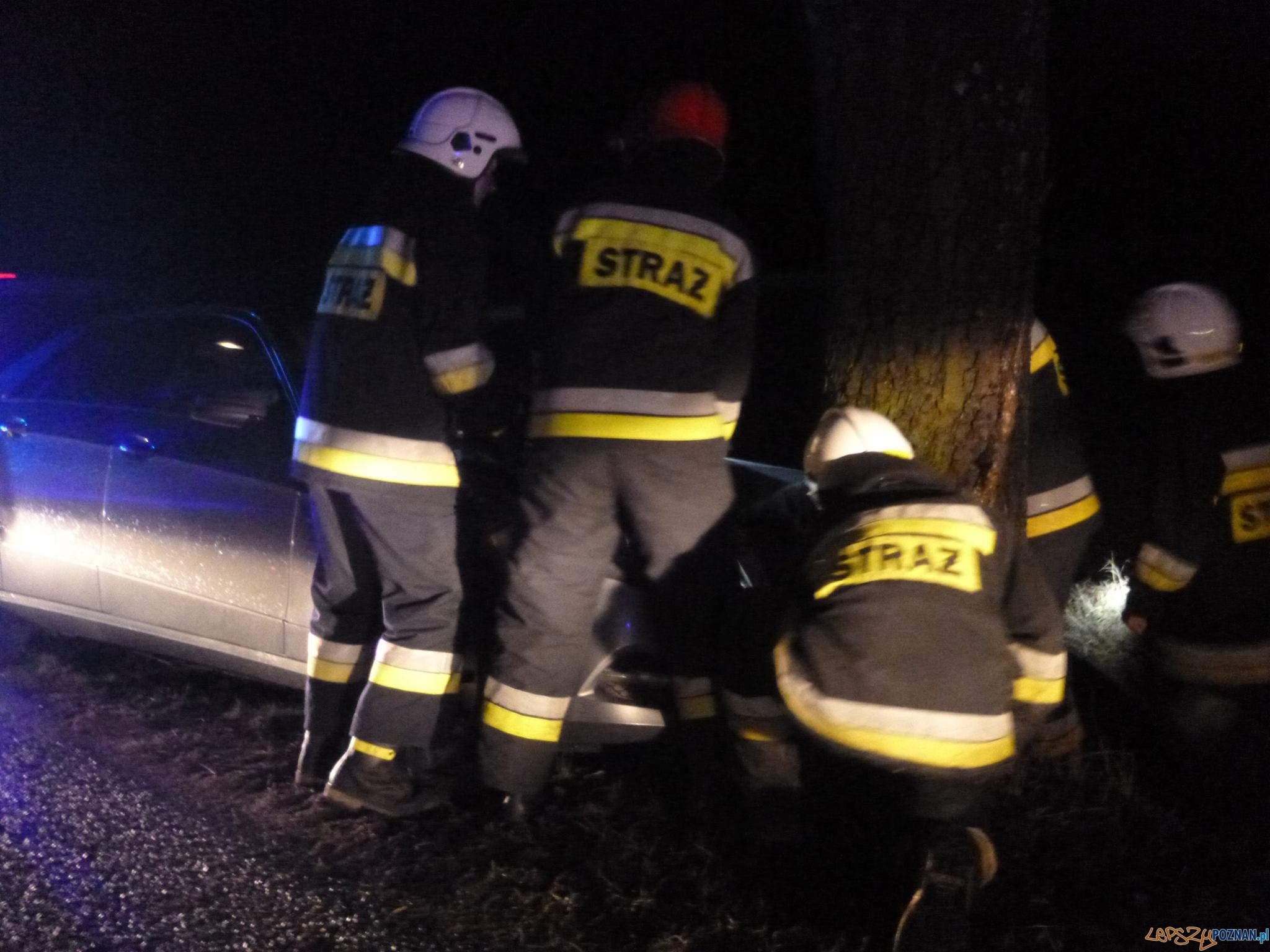 Jazda zakończona na drzewie Foto: OSP Skoki Jazda zakończona na drzewie Foto: OSP Skoki