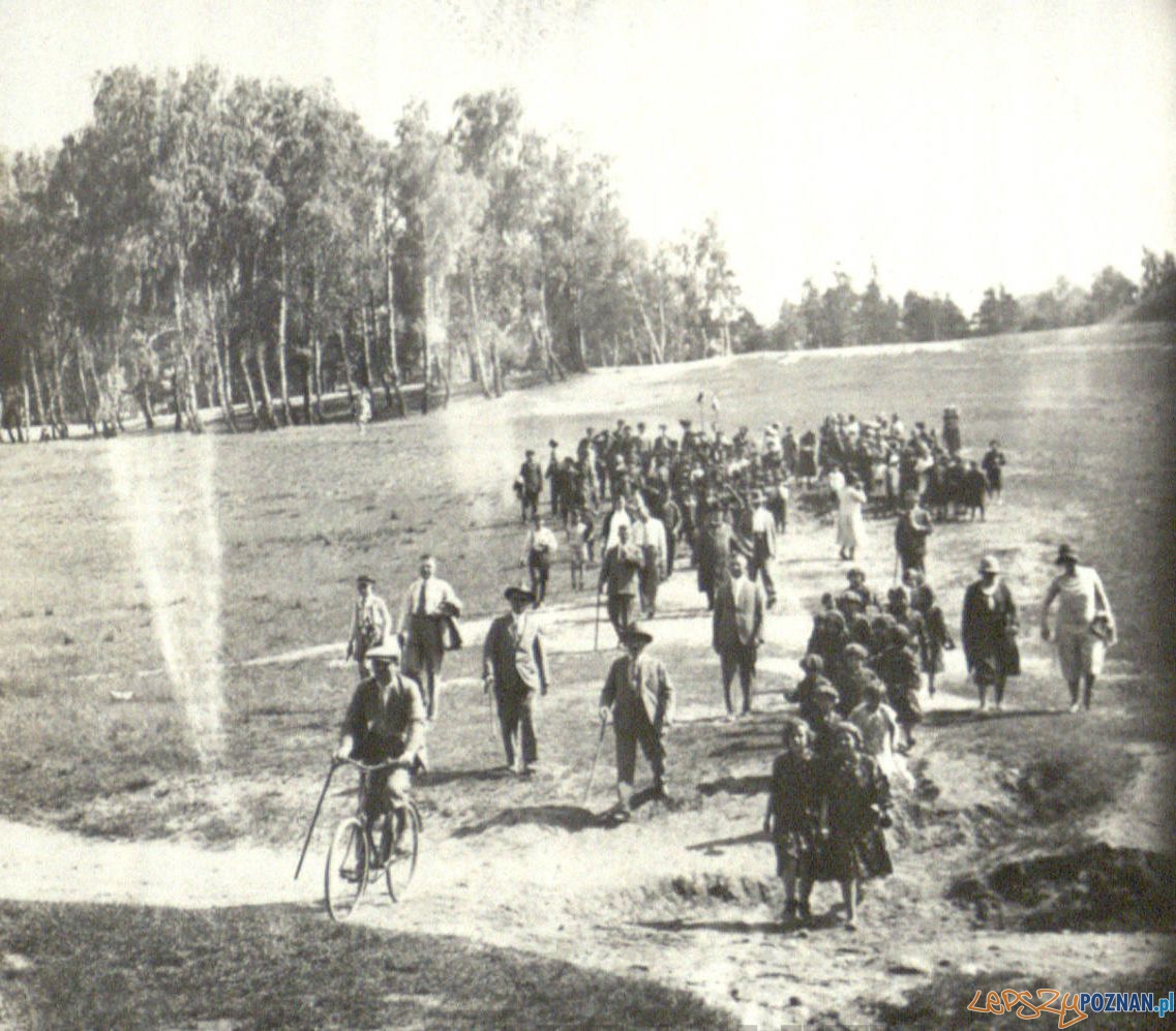 Uczniowie Ośrodka dla Głuchoniemych na Śródce na spacerze nad Maltą - 30.05.1931 Foto: Ośrodek Szkolno-Wychowawczy dla Dzieci Niesłyszących w Poznaniu / Cyryl Uczniowie Ośrodka dla Głuchoniemych na Śródce na spacerze nad Maltą - 30.05.1931 Foto: Ośrodek Szkolno-Wychowawczy dla Dzieci Niesłyszących w Poznaniu / Cyryl