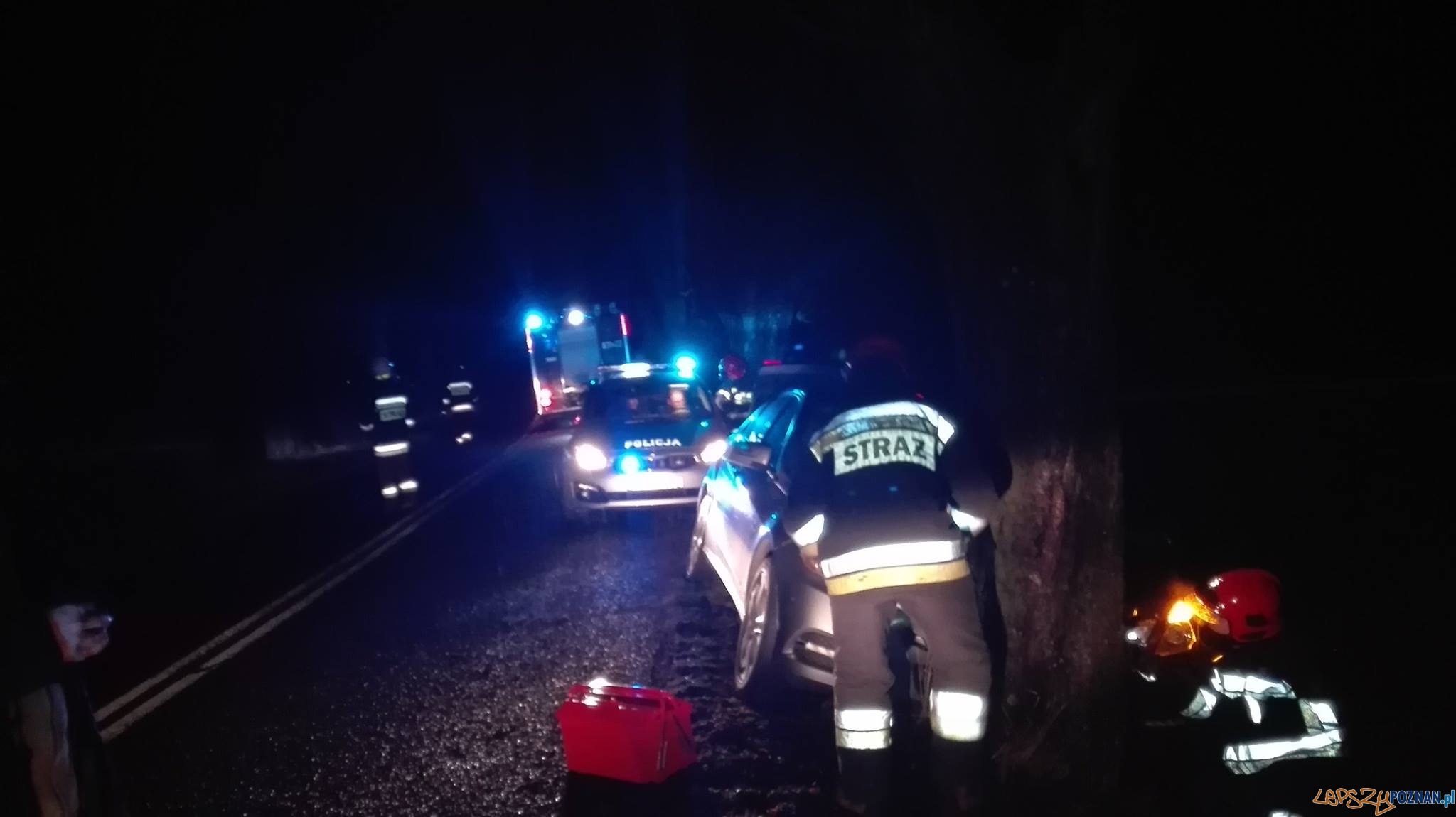 Jazda zakończona na drzewie Foto: OSP Skoki Jazda zakończona na drzewie Foto: OSP Skoki